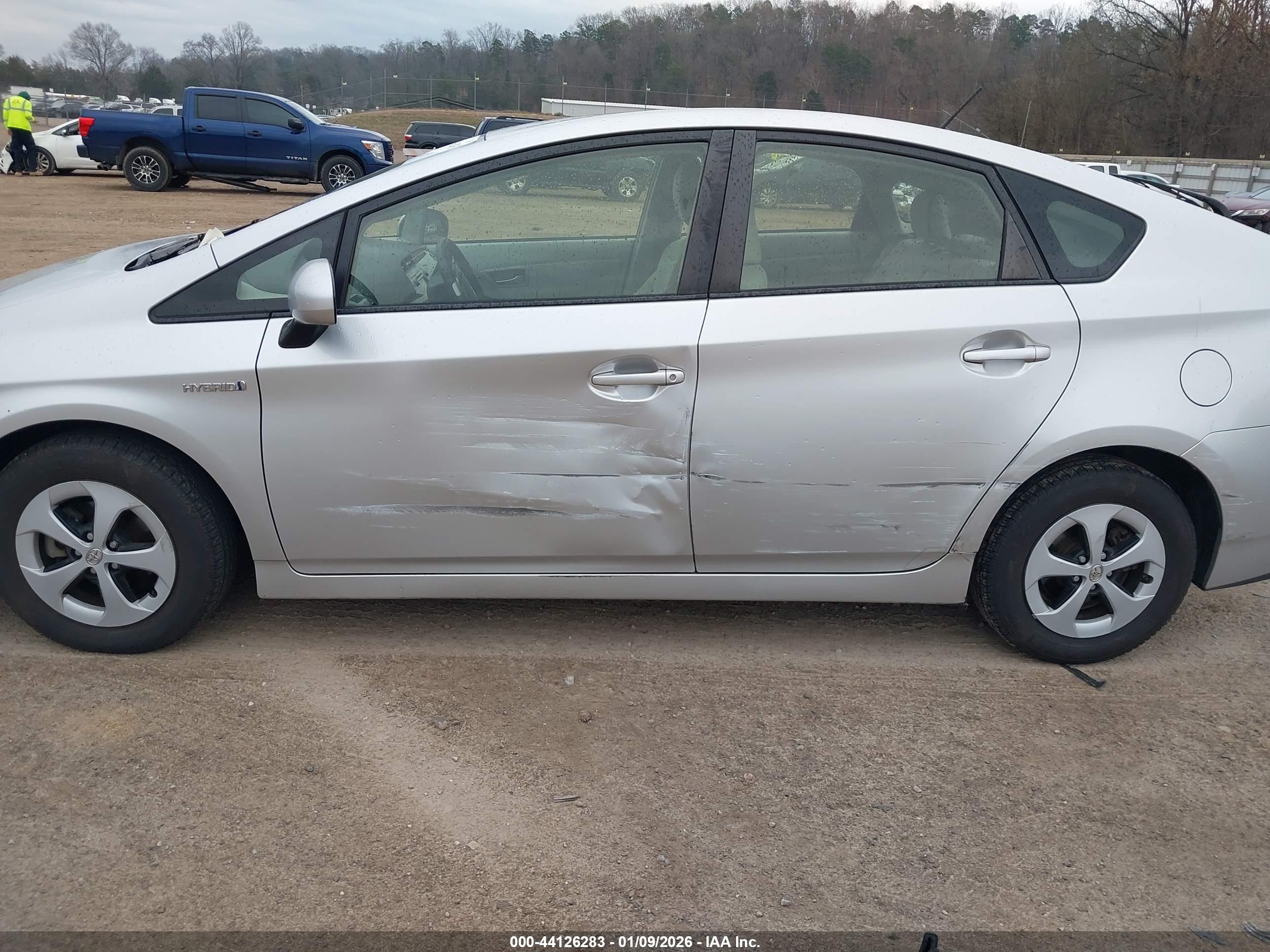 TOYOTA PRIUS image 6
