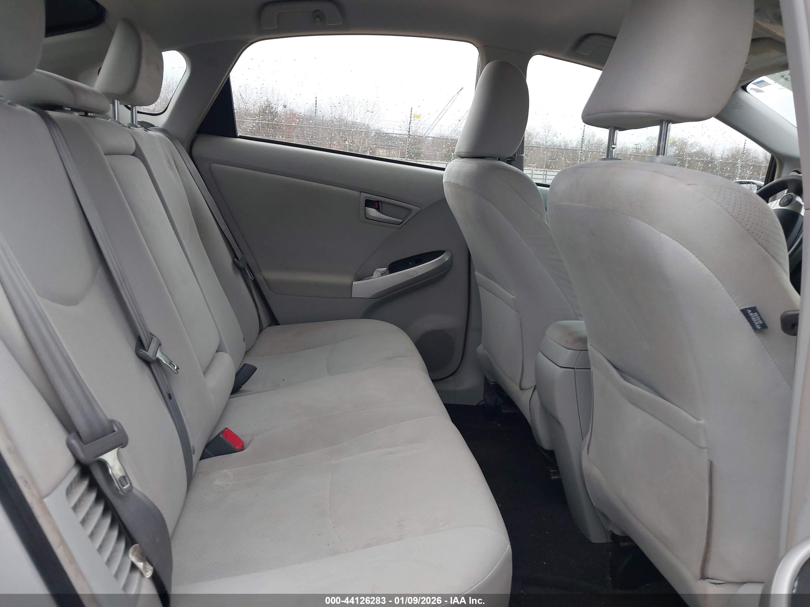 TOYOTA PRIUS image 8