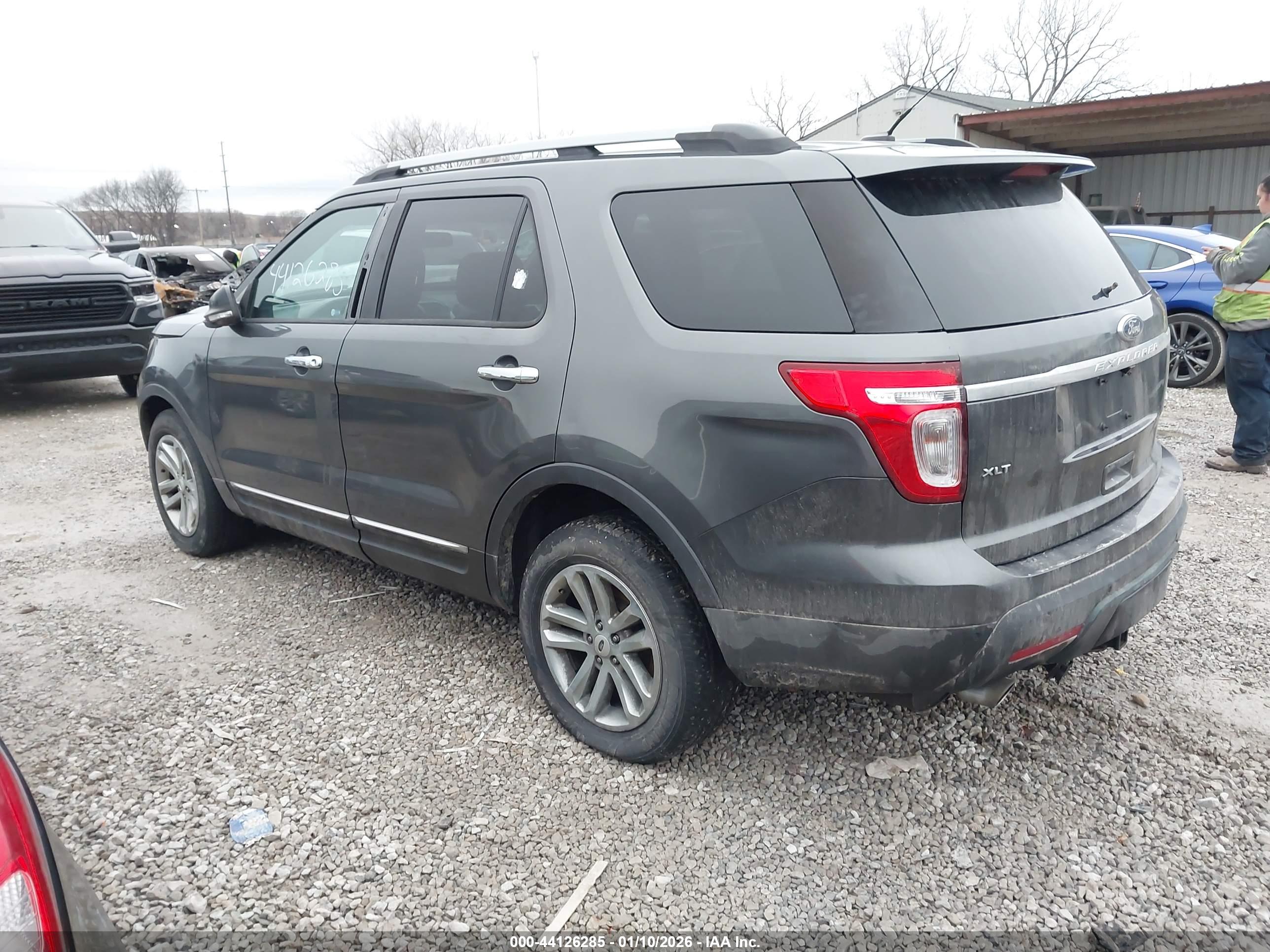 FORD EXPLORER image 3