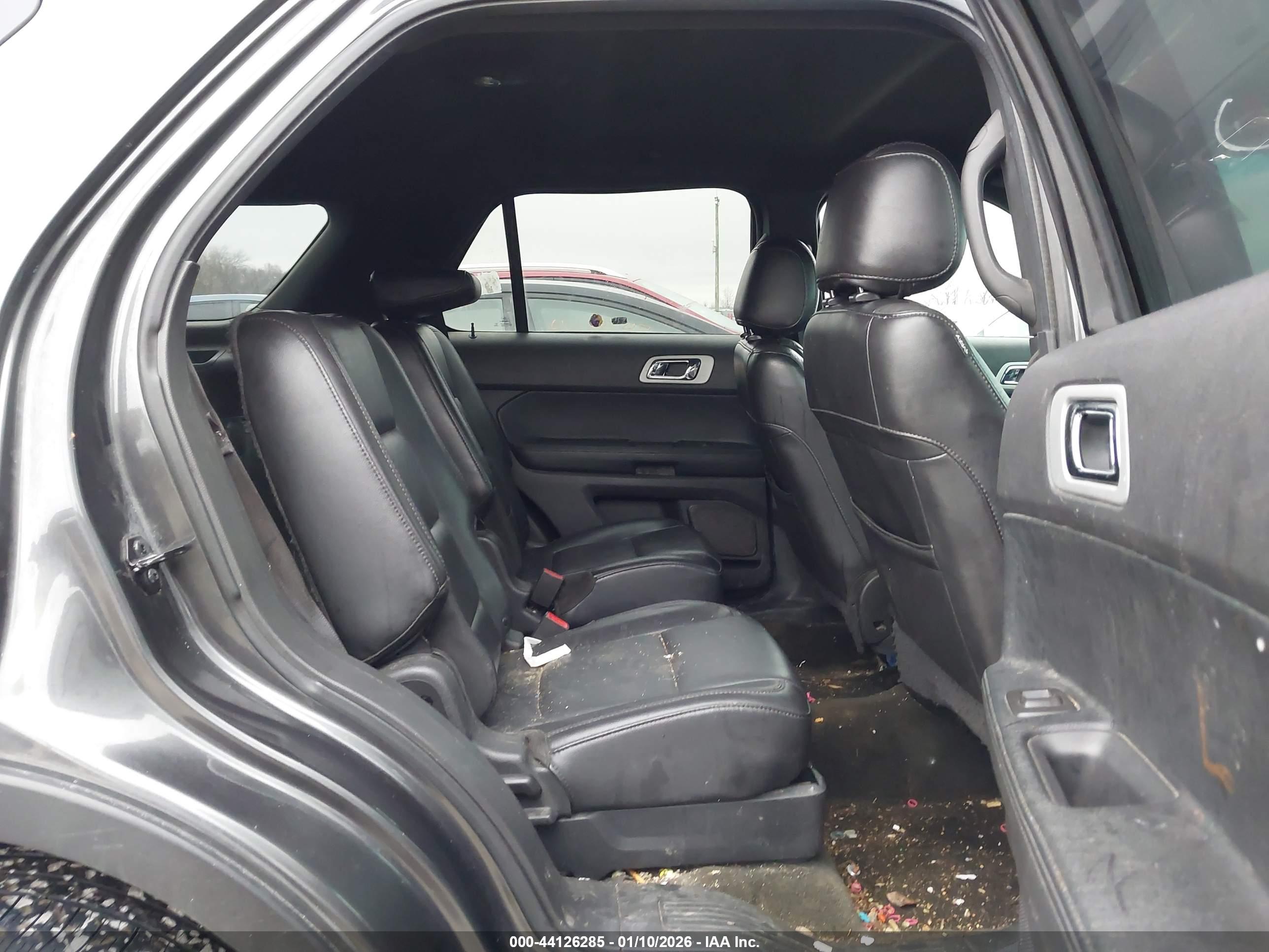 FORD EXPLORER image 8