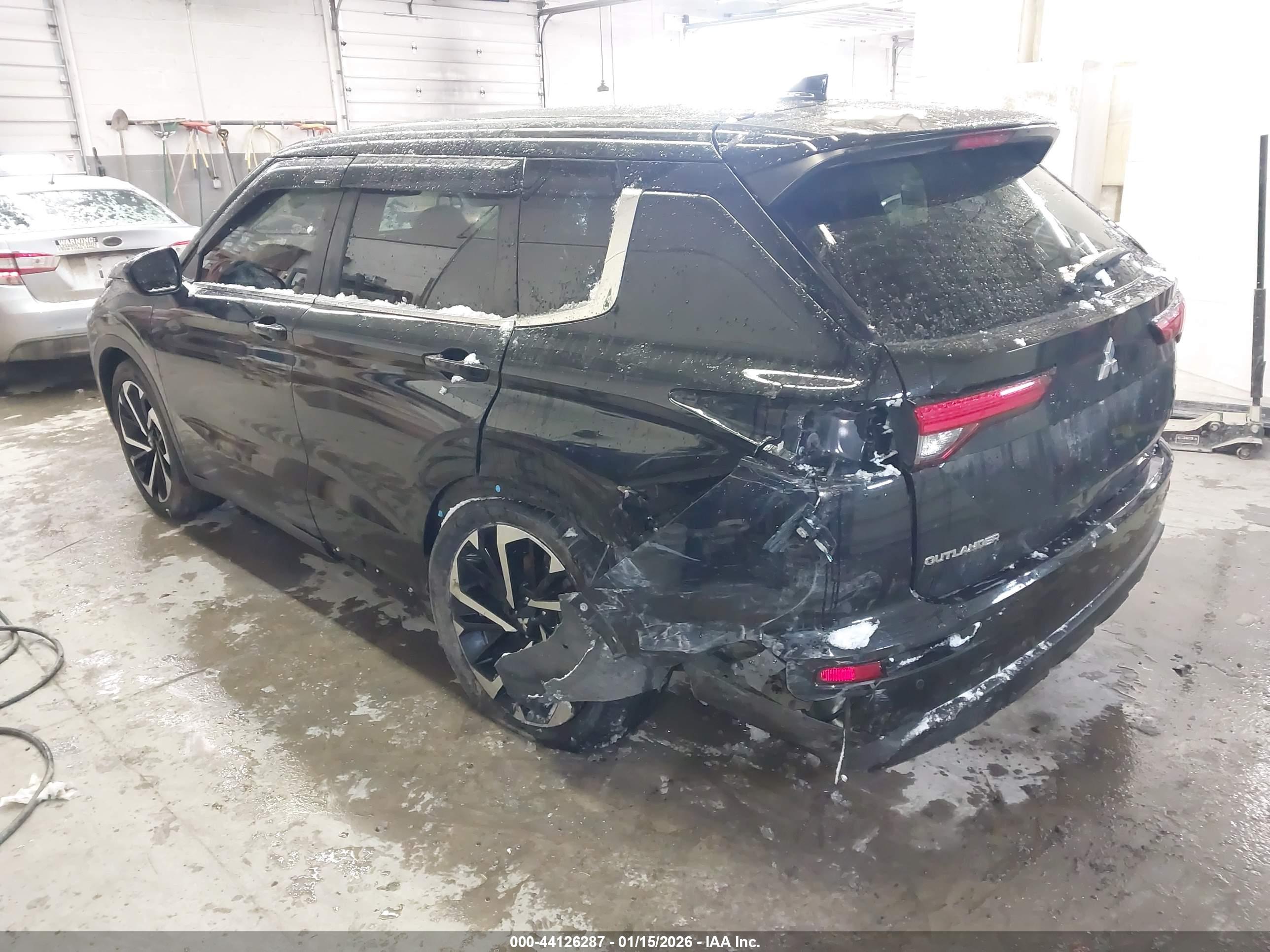 MITSUBISHI OUTLANDER image 3