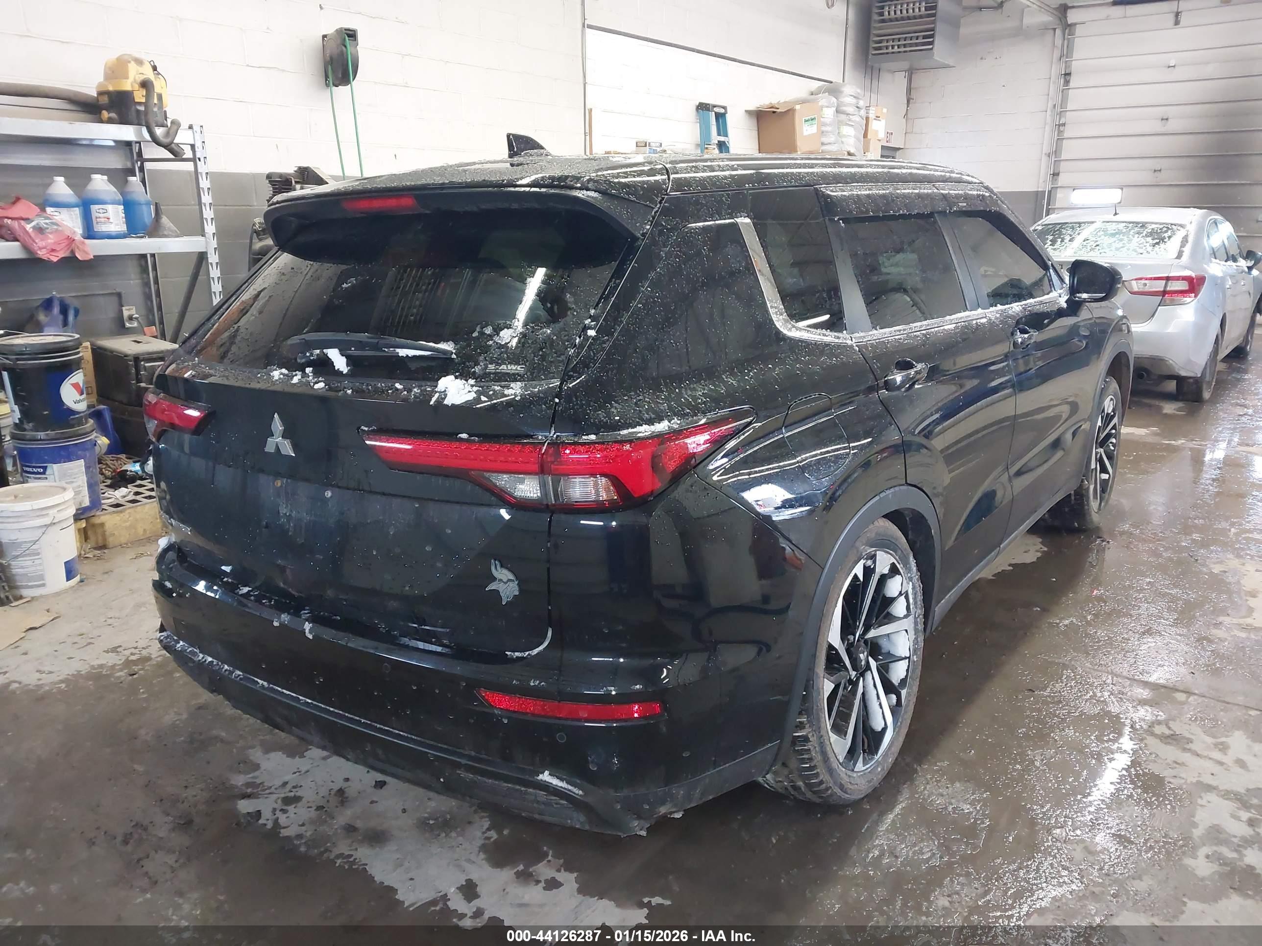 MITSUBISHI OUTLANDER image 4