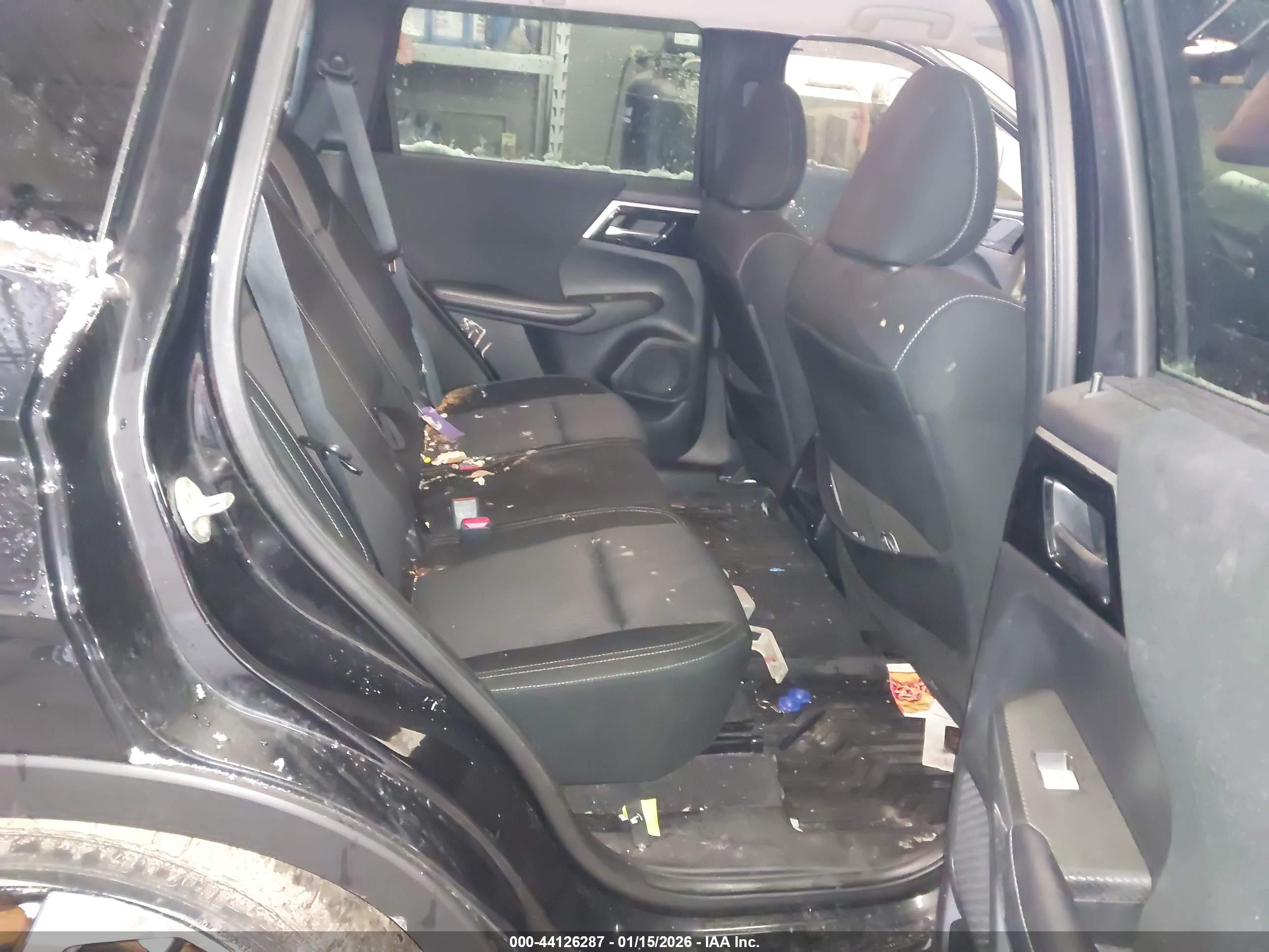 MITSUBISHI OUTLANDER image 8