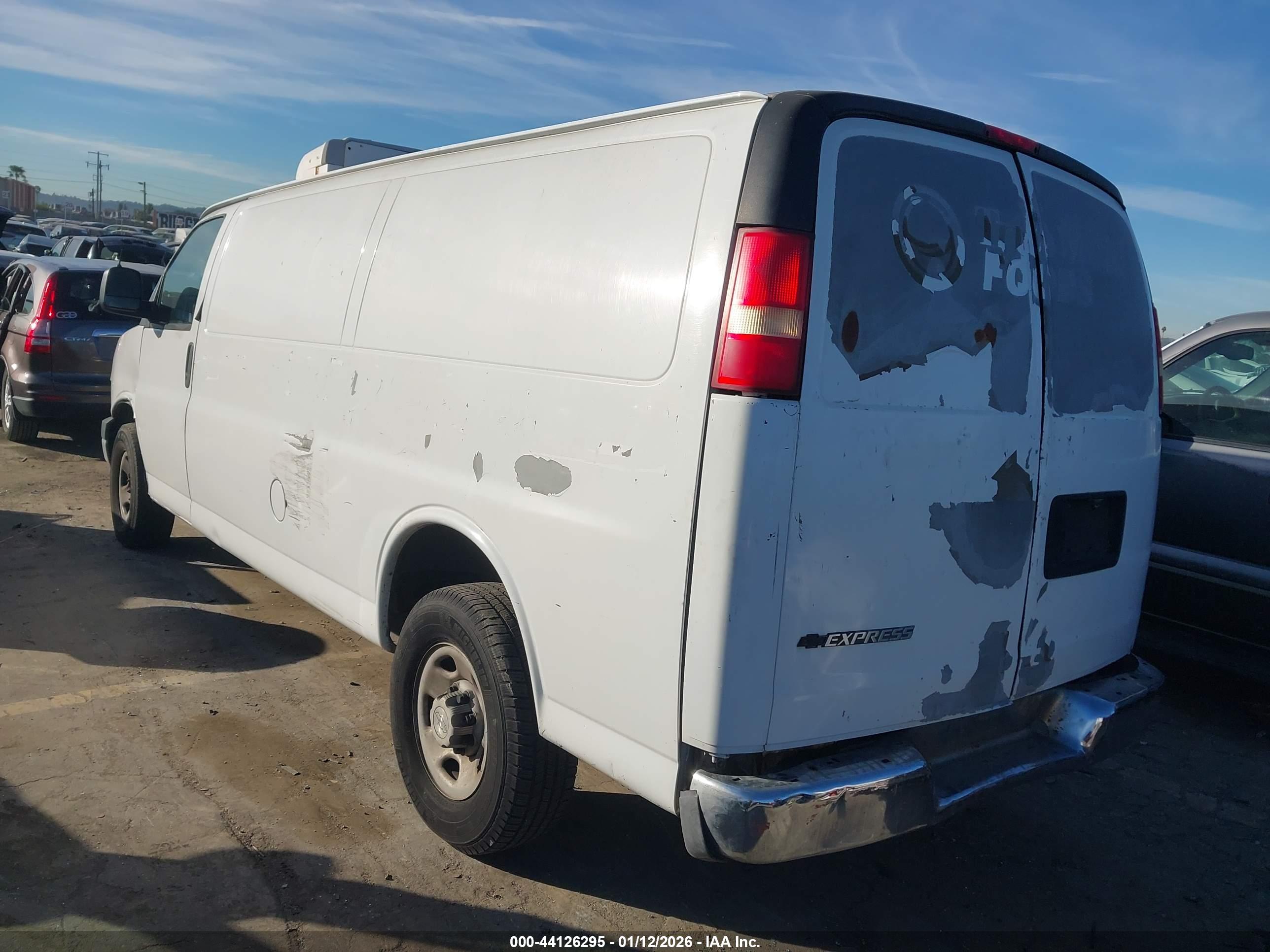 CHEVROLET EXPRESS image 3