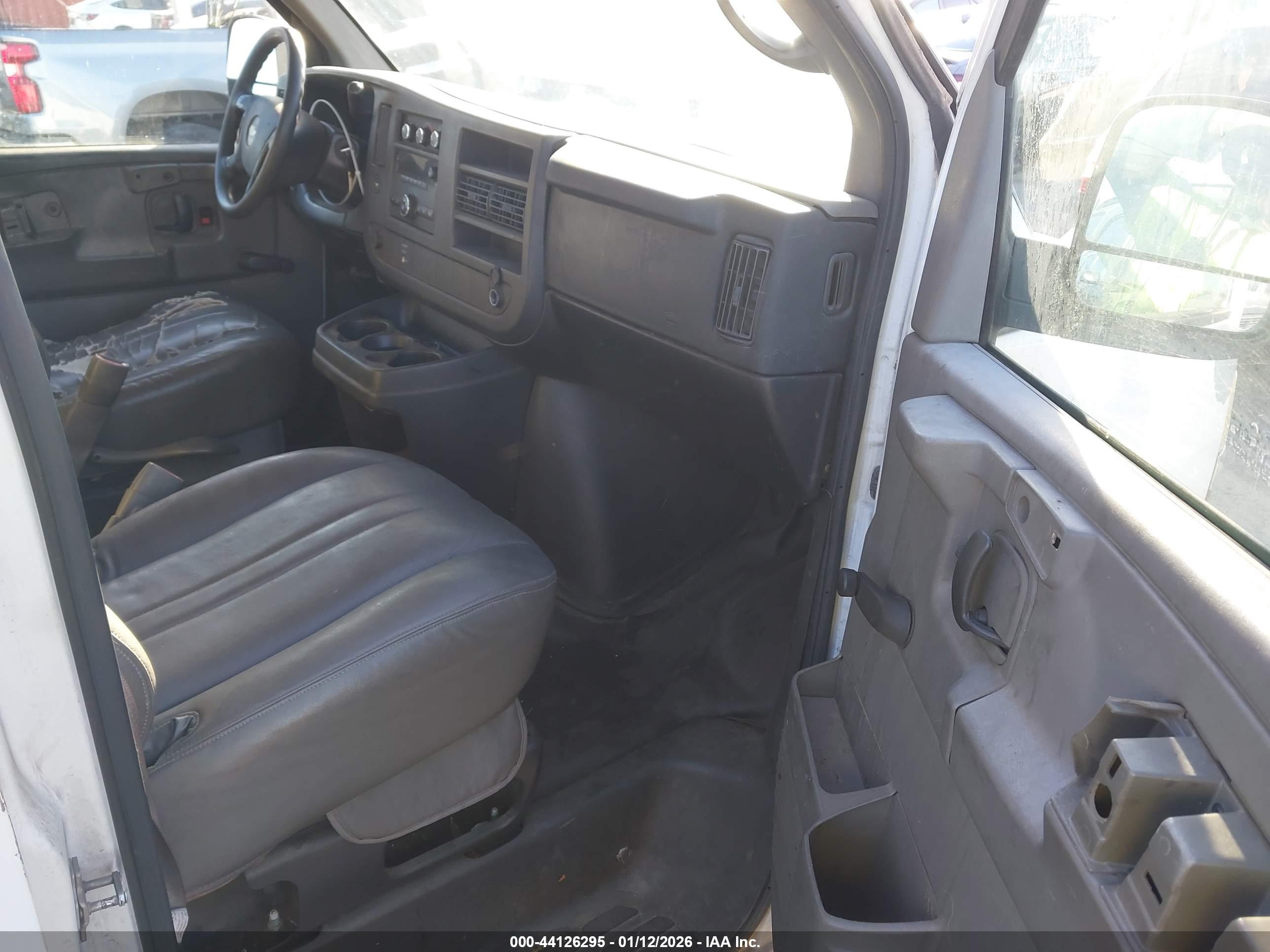 CHEVROLET EXPRESS image 5