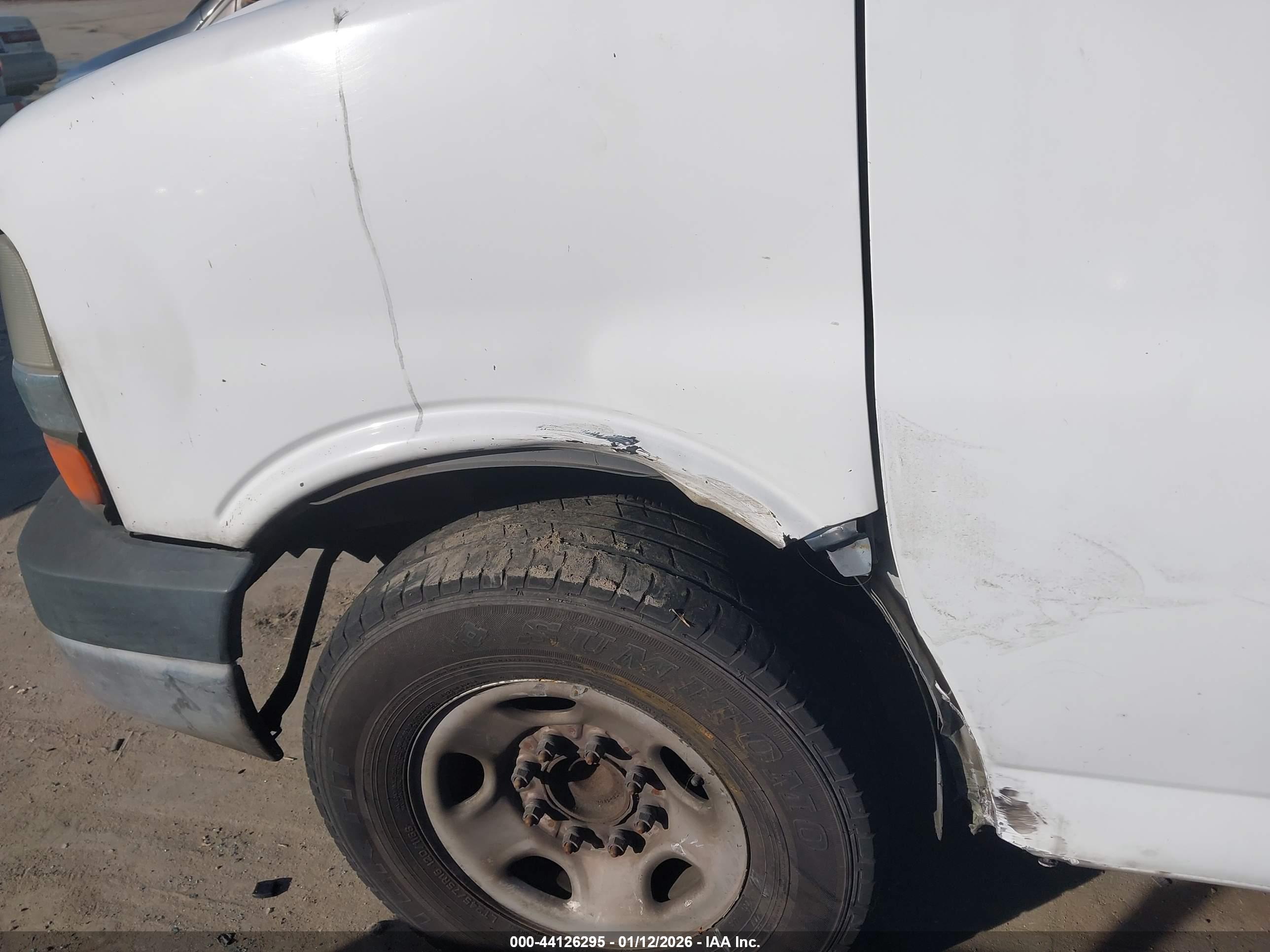 CHEVROLET EXPRESS image 6
