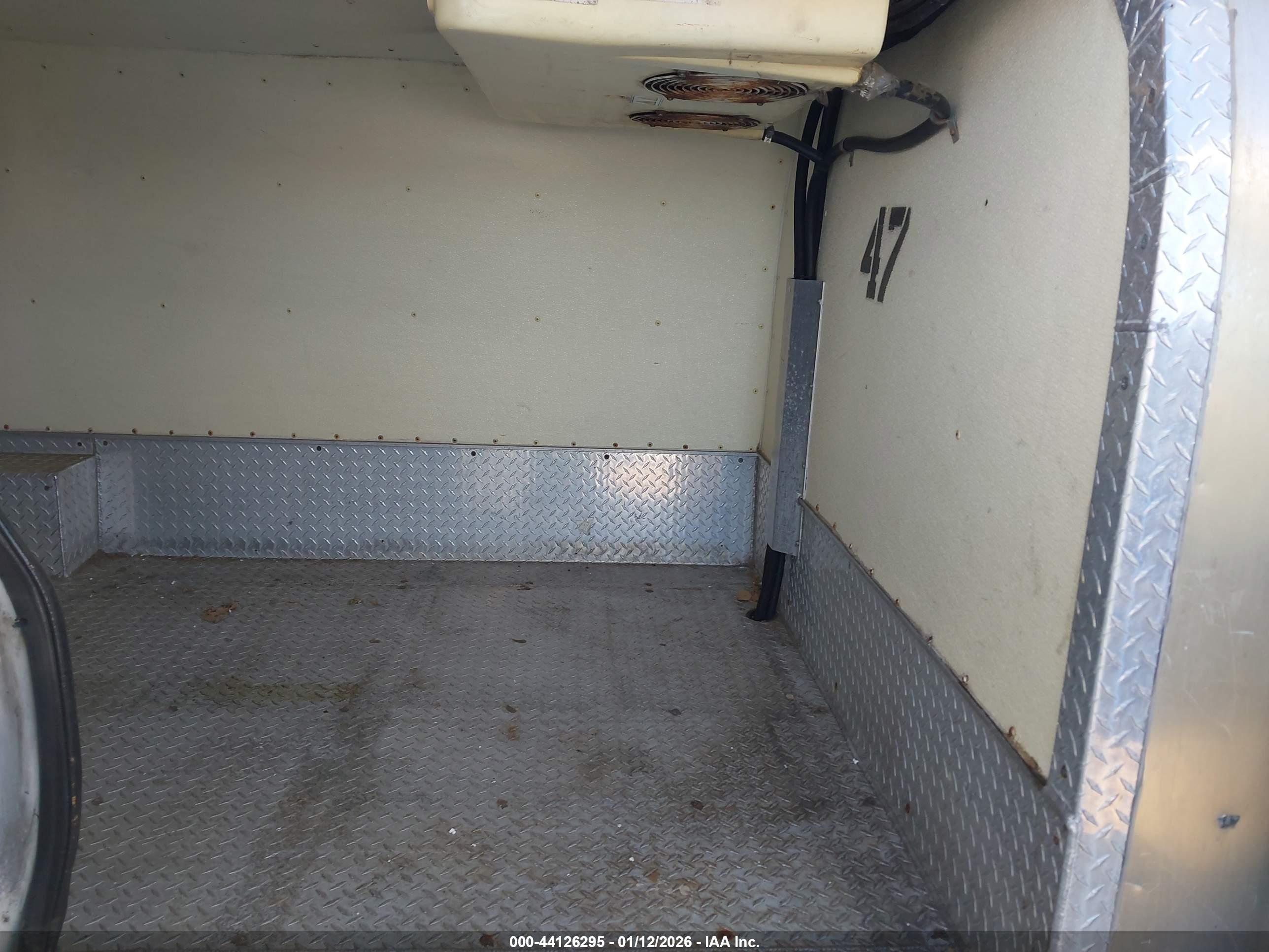 CHEVROLET EXPRESS image 8