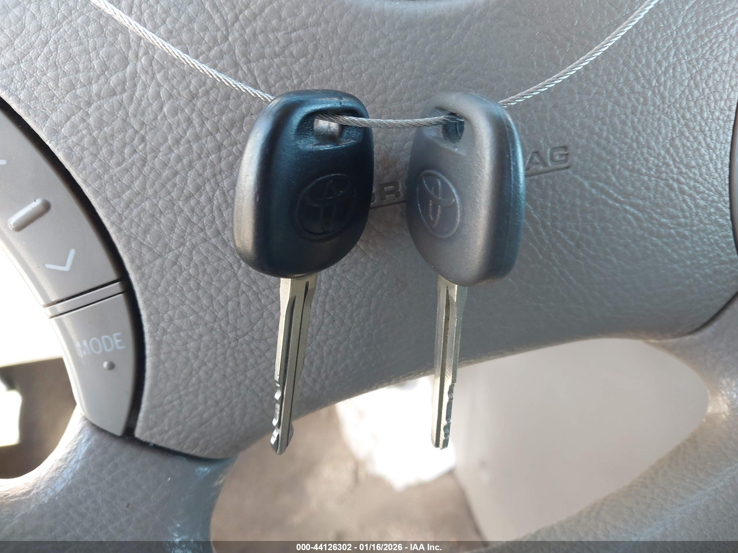 TOYOTA SIENNA image 11