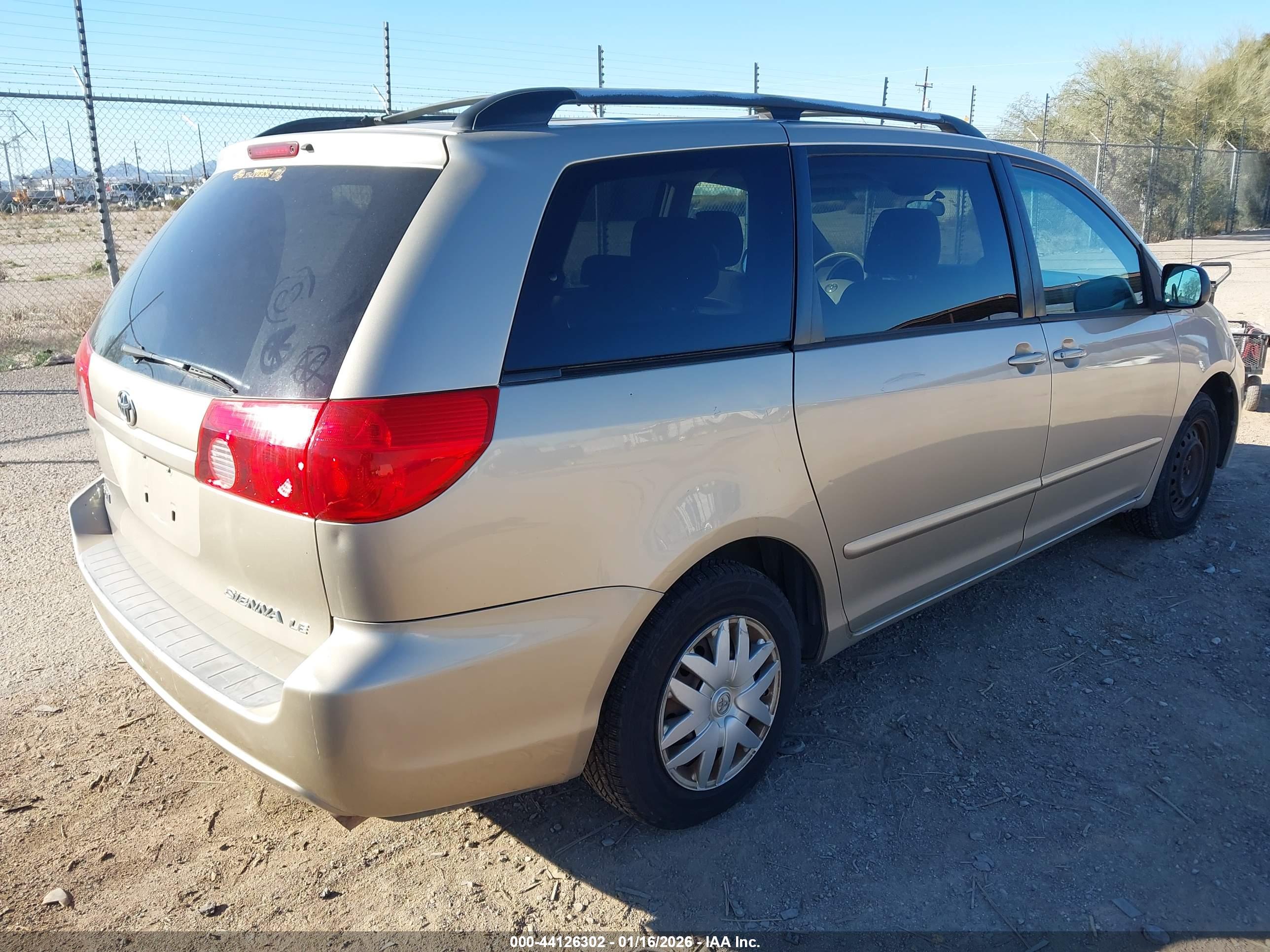 TOYOTA SIENNA image 4