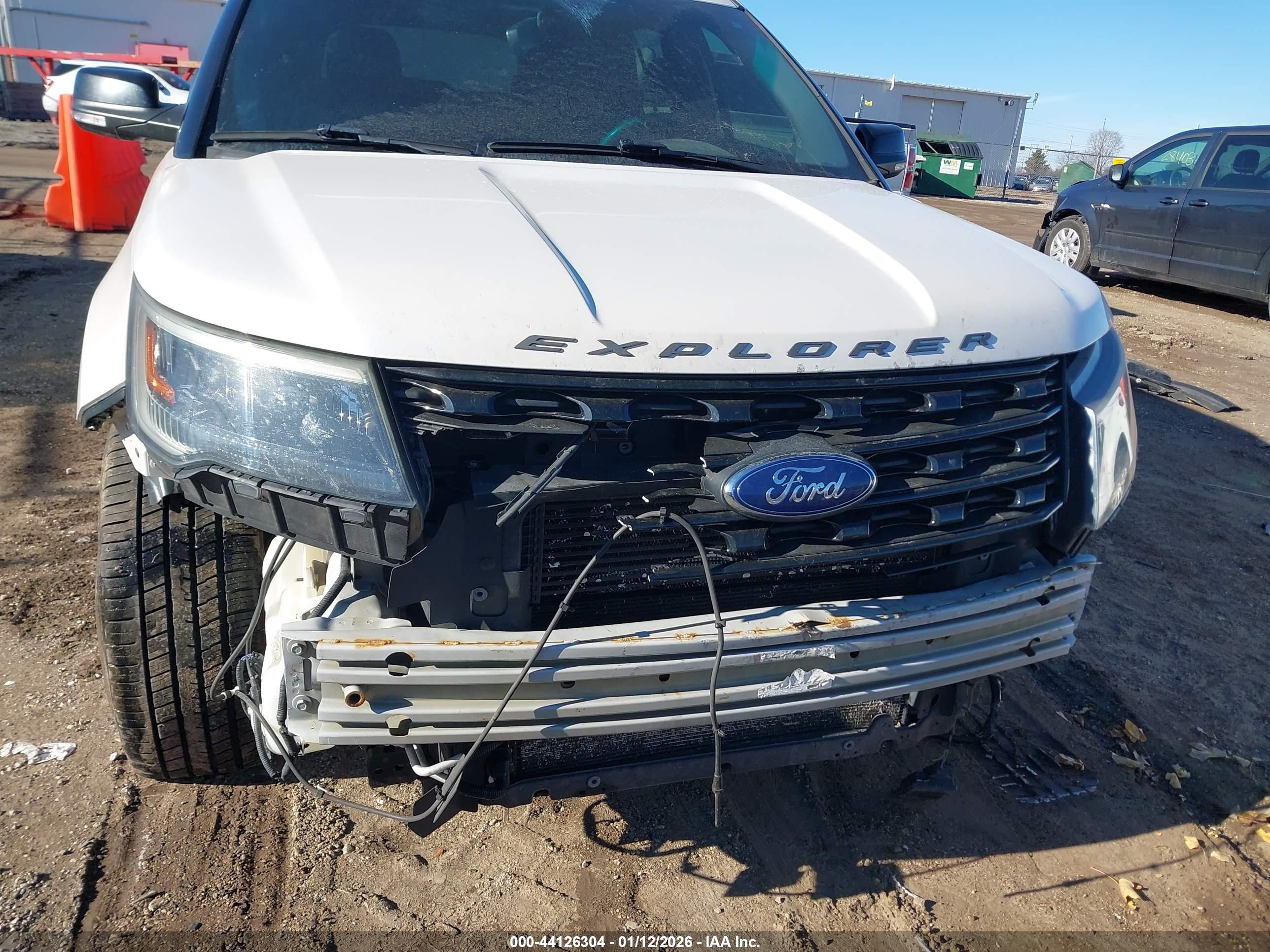FORD EXPLORER image 6