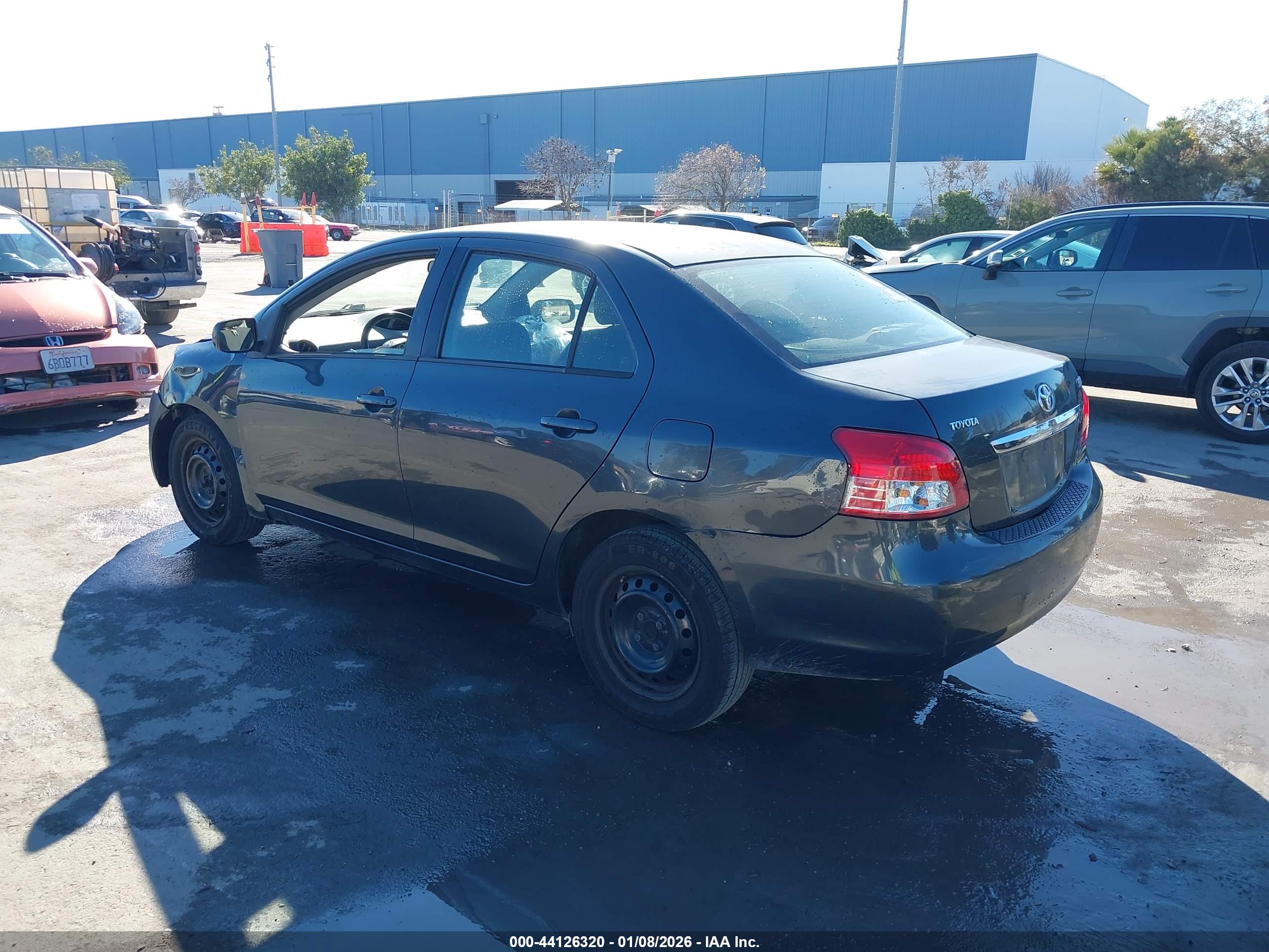 TOYOTA YARIS image 3