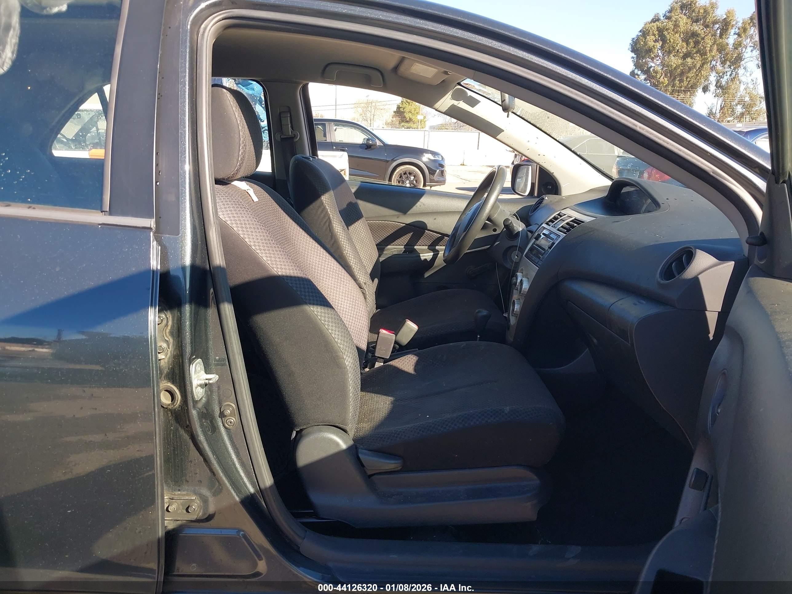 TOYOTA YARIS image 5
