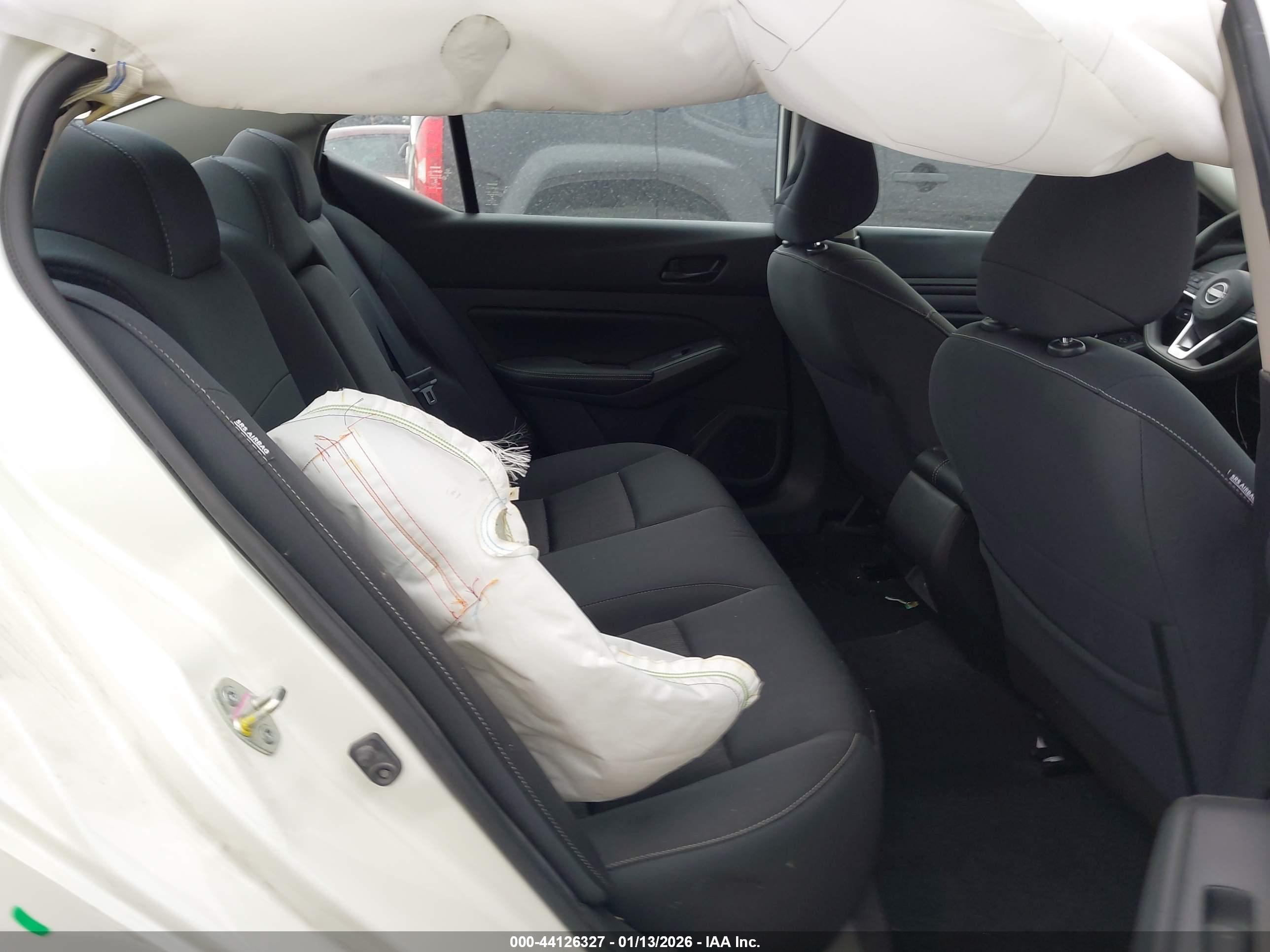 NISSAN ALTIMA image 8