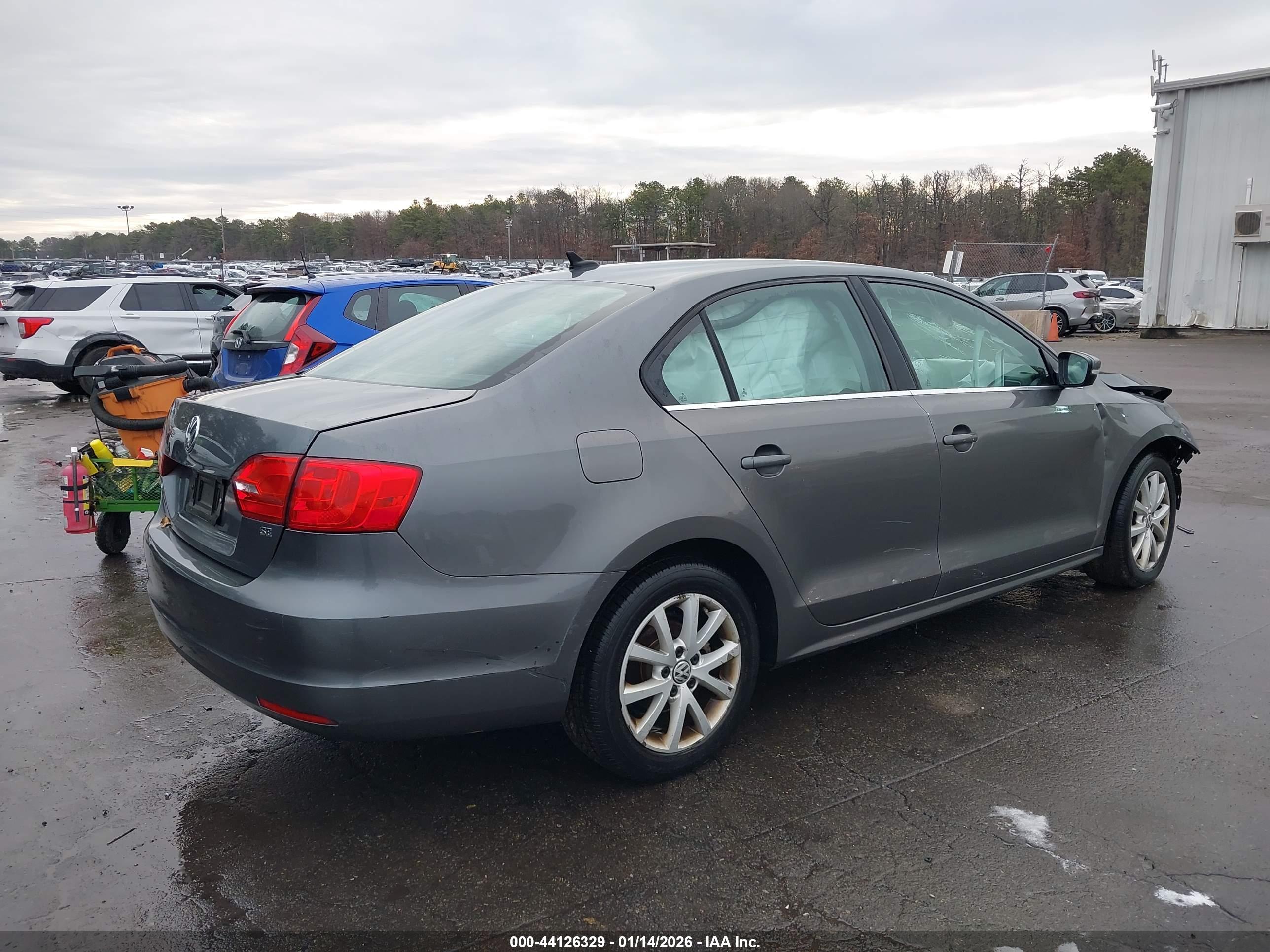 VOLKSWAGEN JETTA image 4