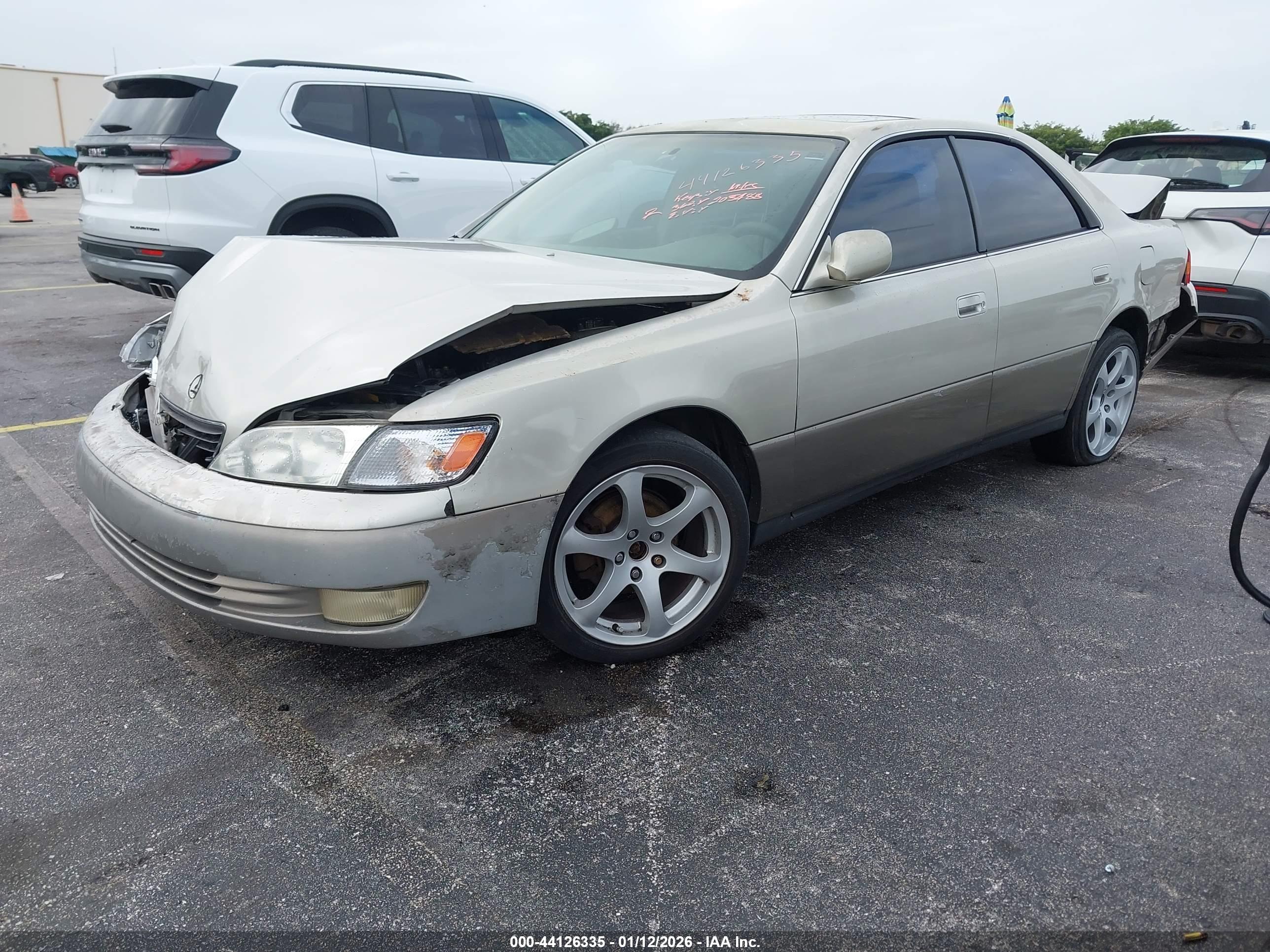LEXUS ES image 2
