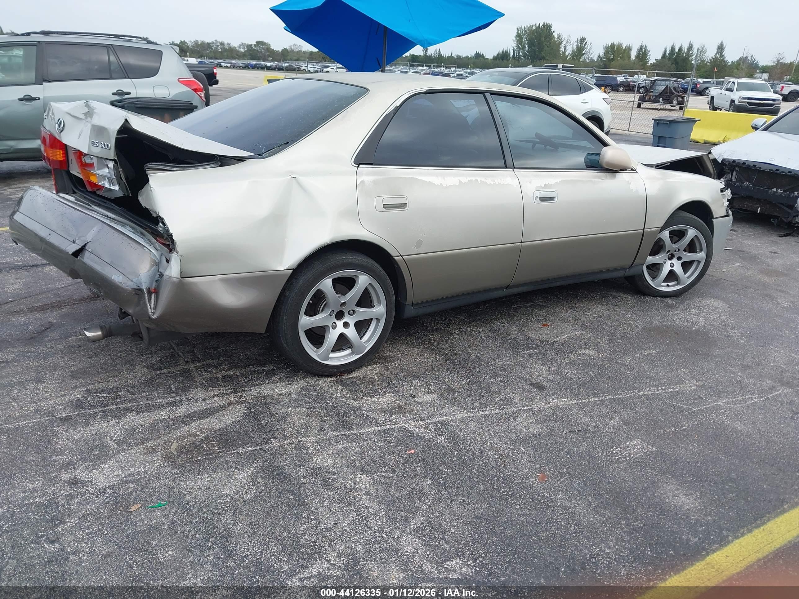 LEXUS ES image 4