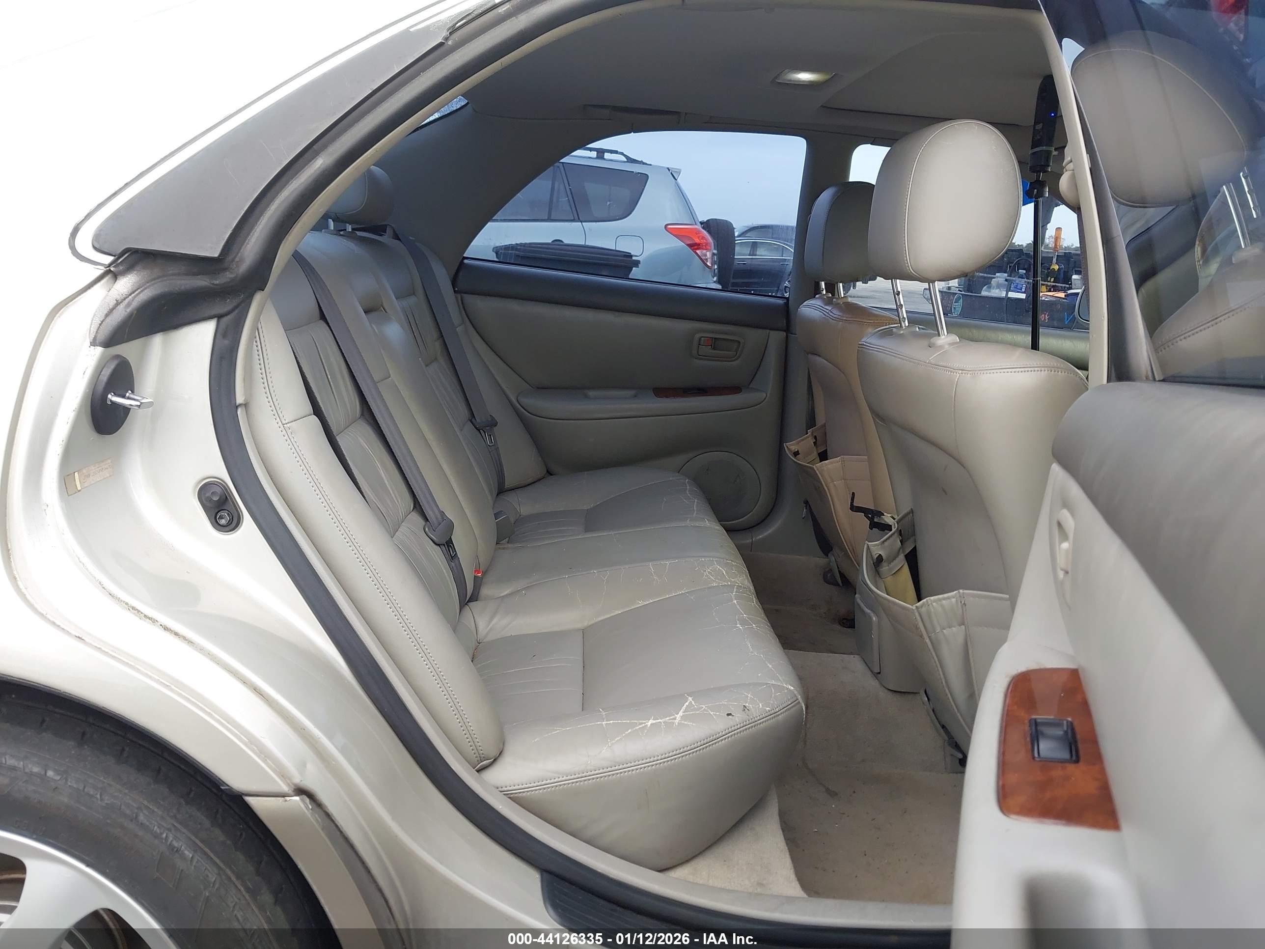 LEXUS ES image 8