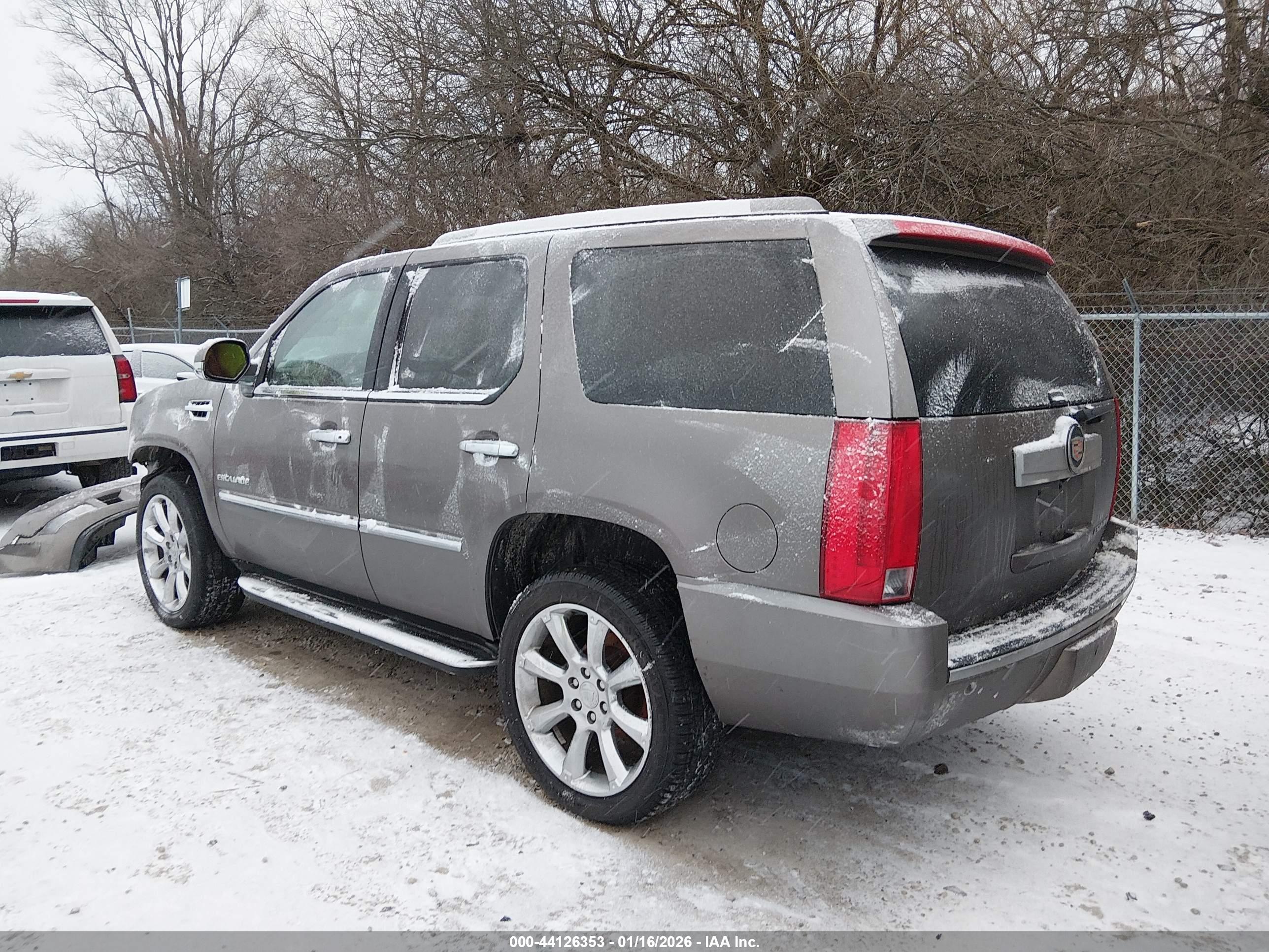 CADILLAC ESCALADE image 3