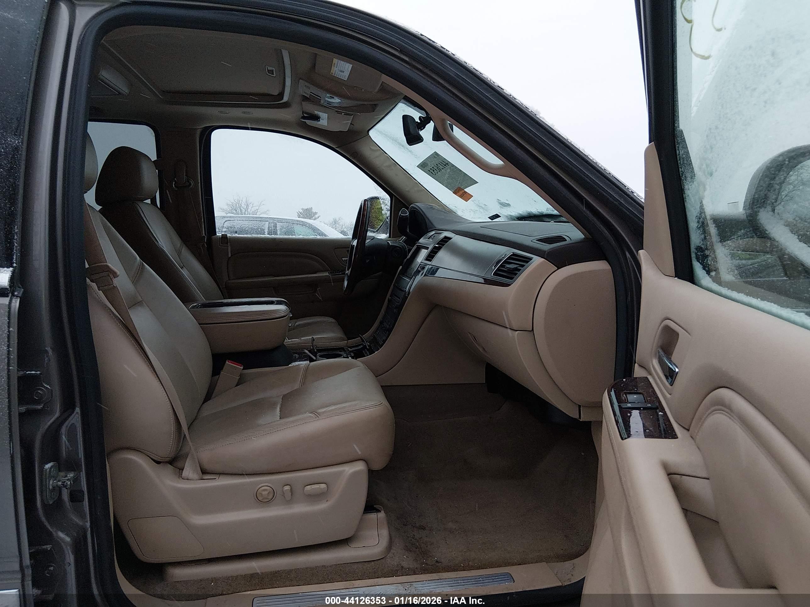 CADILLAC ESCALADE image 5