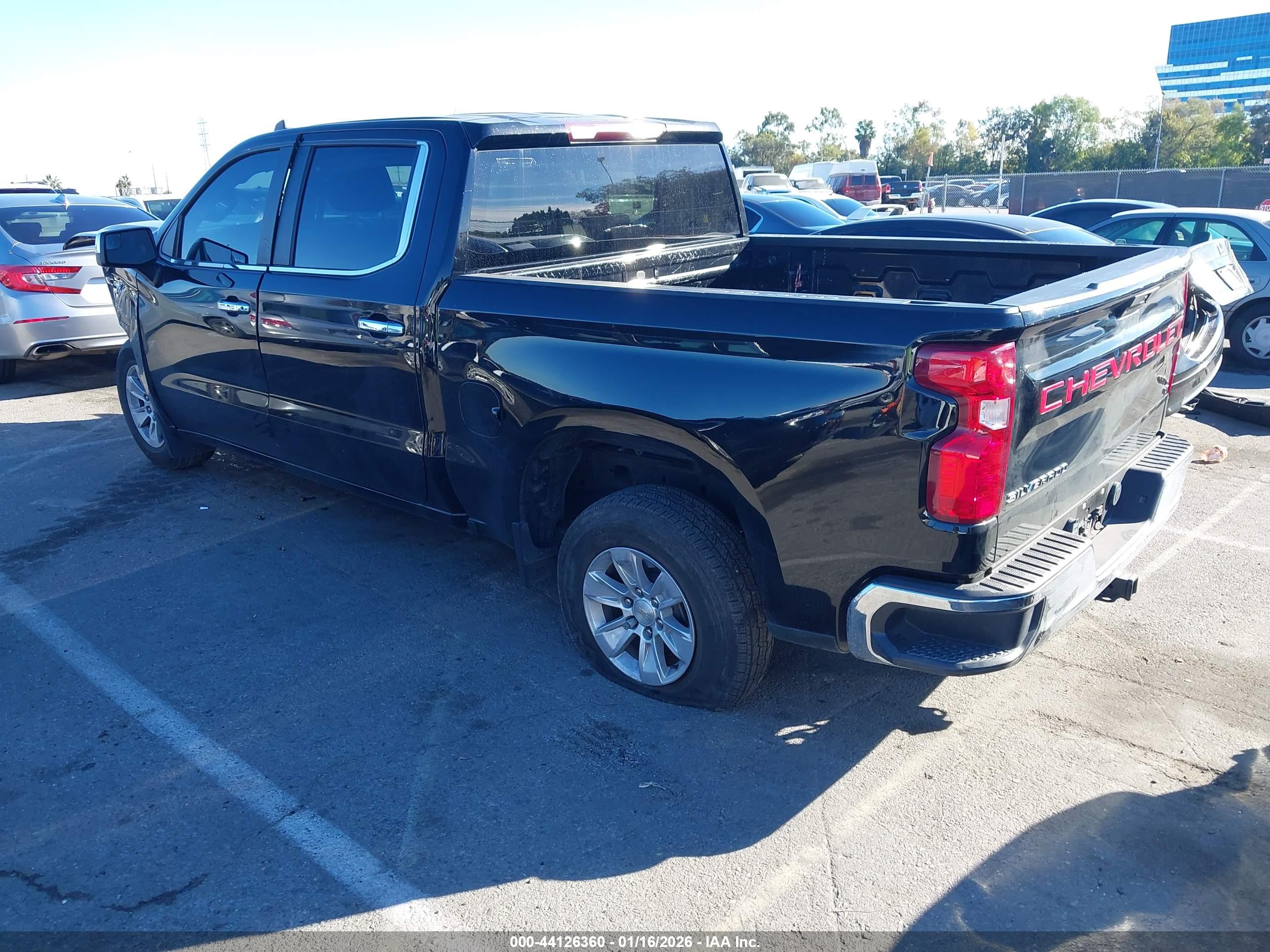 CHEVROLET SILVERADO image 3