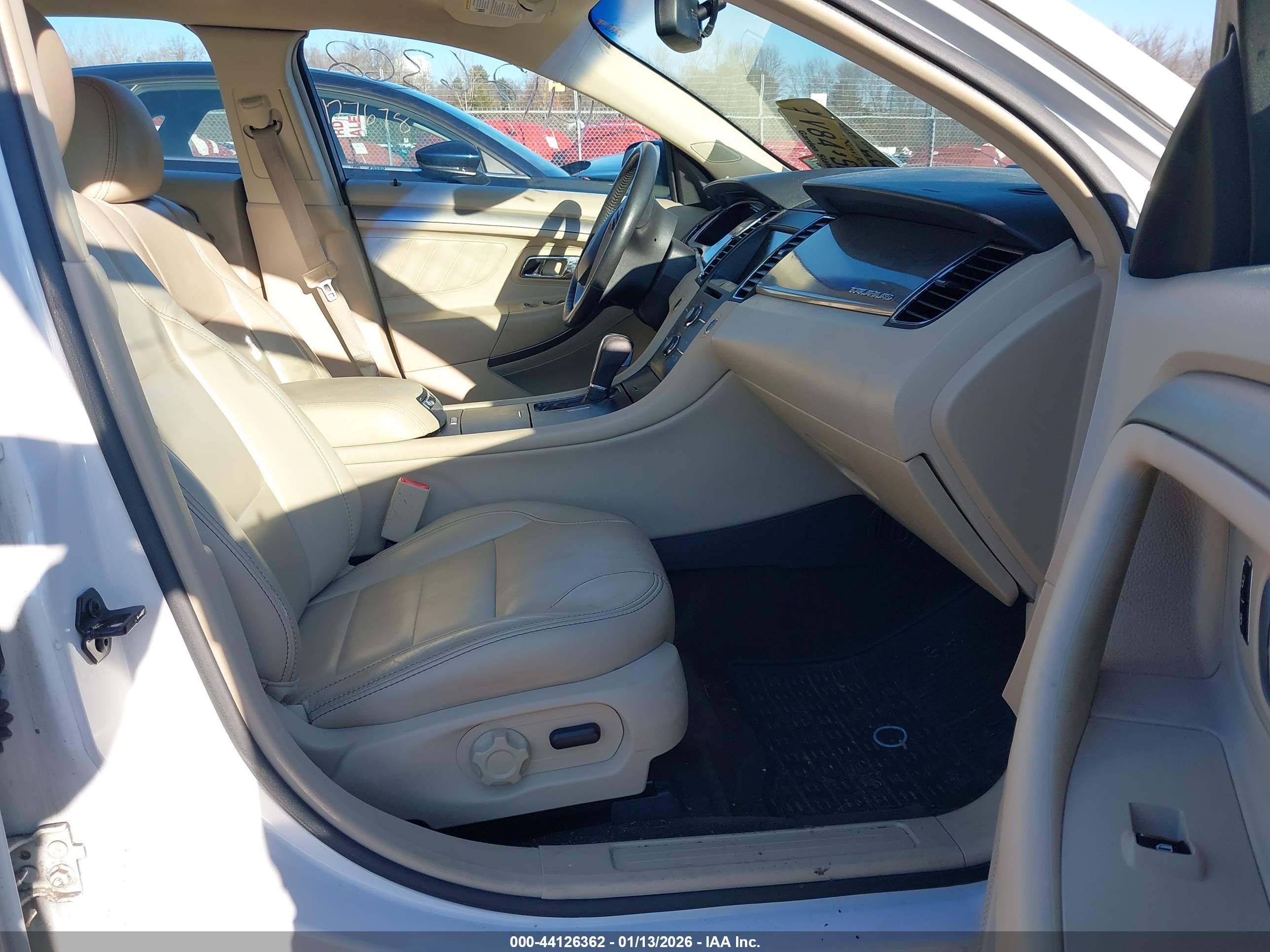 FORD TAURUS image 5