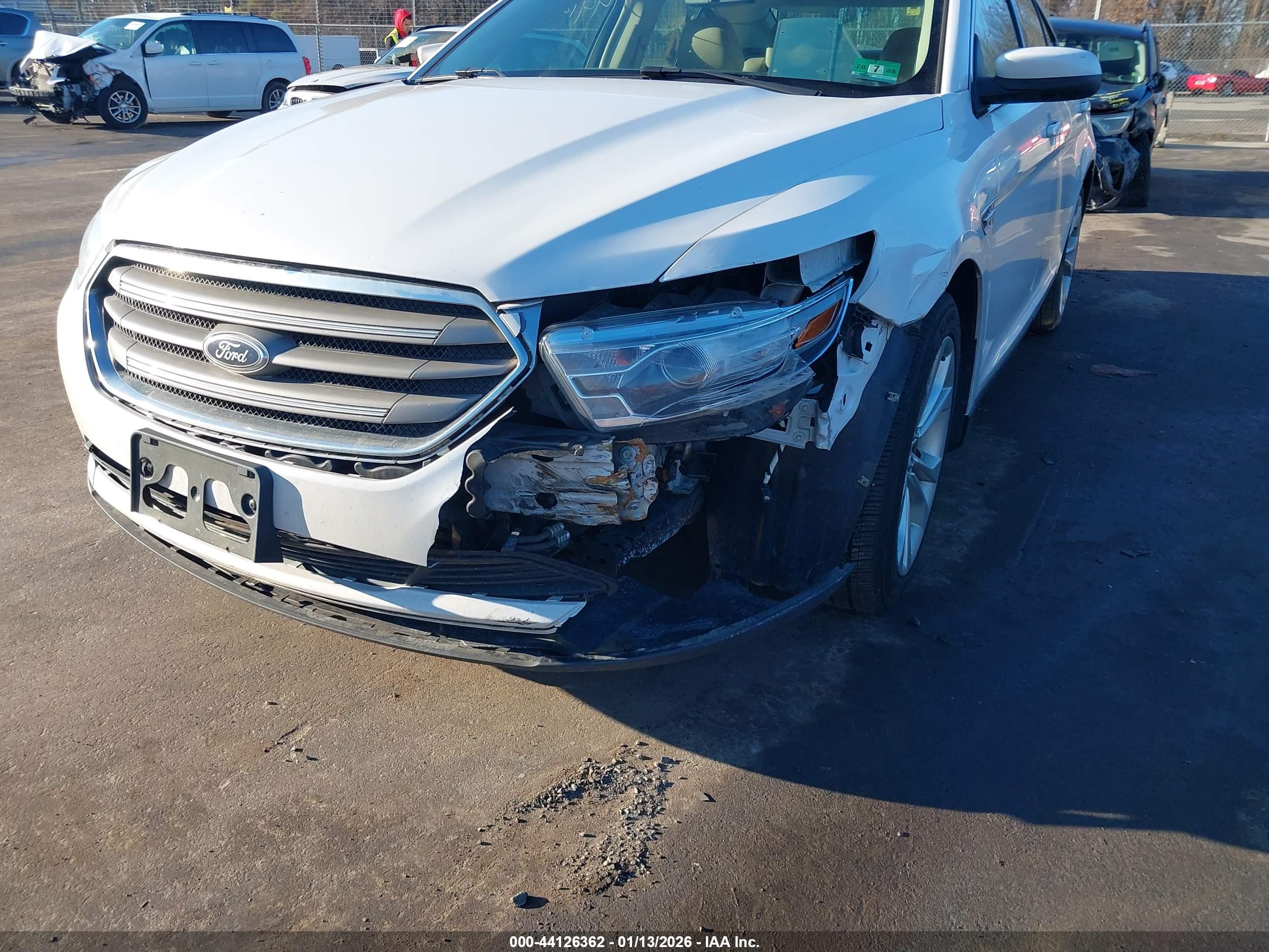 FORD TAURUS image 6