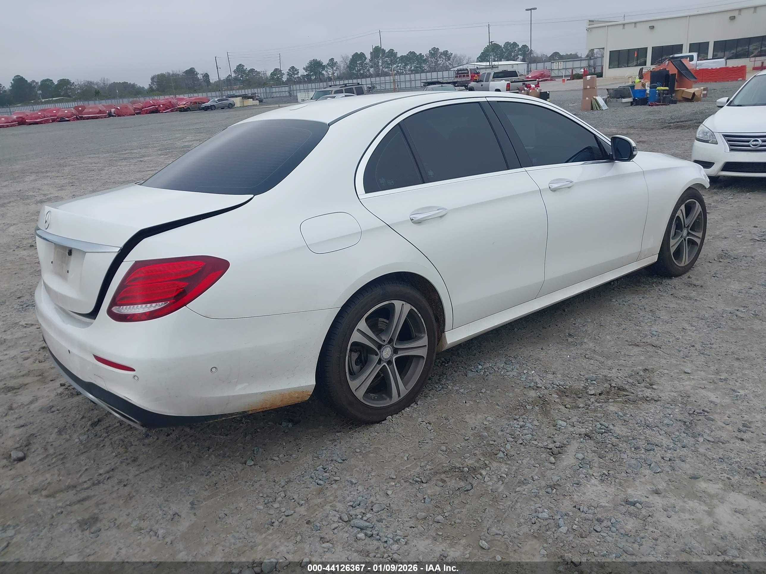 MERCEDES-BENZ E image 4