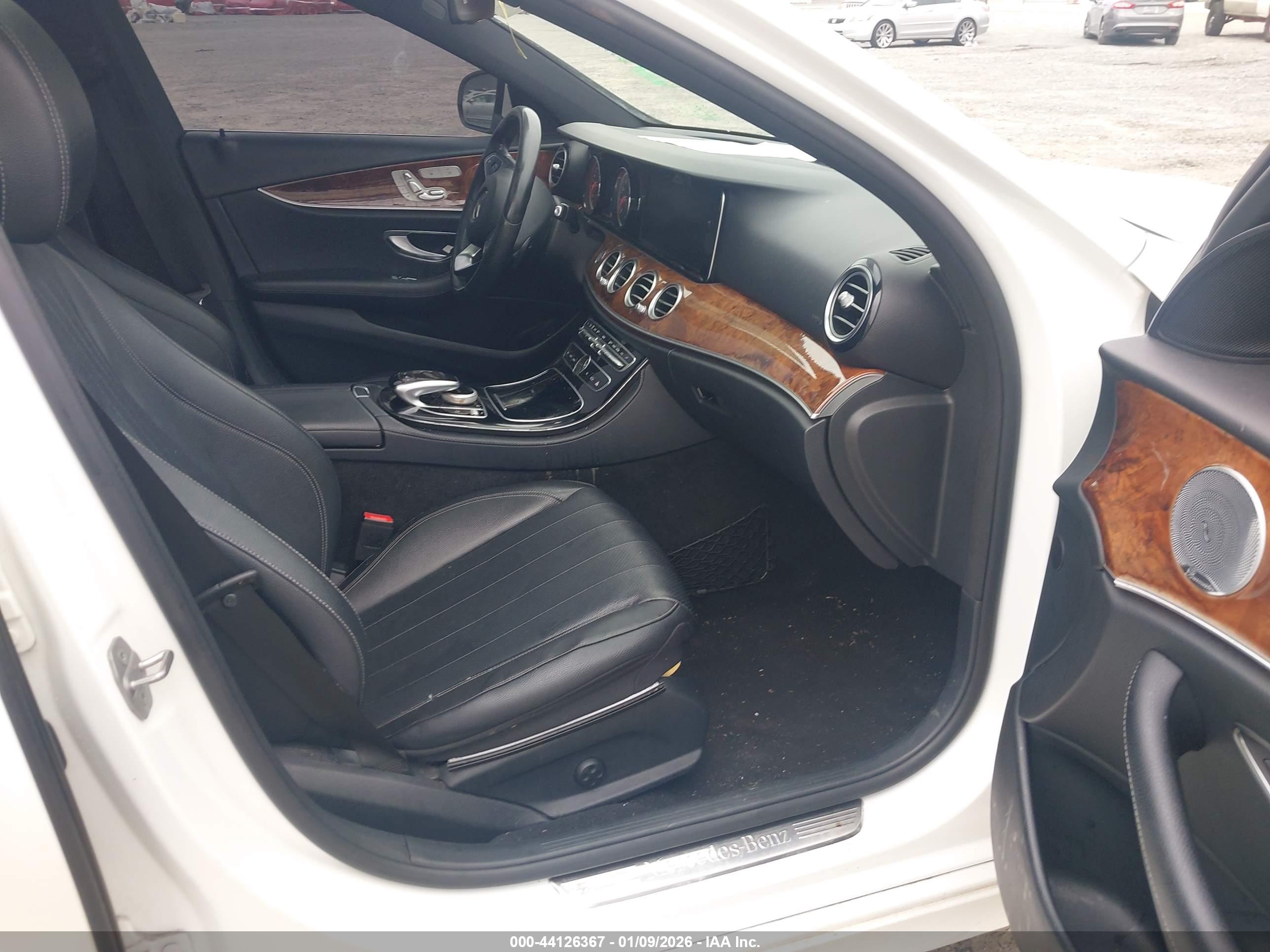MERCEDES-BENZ E image 5
