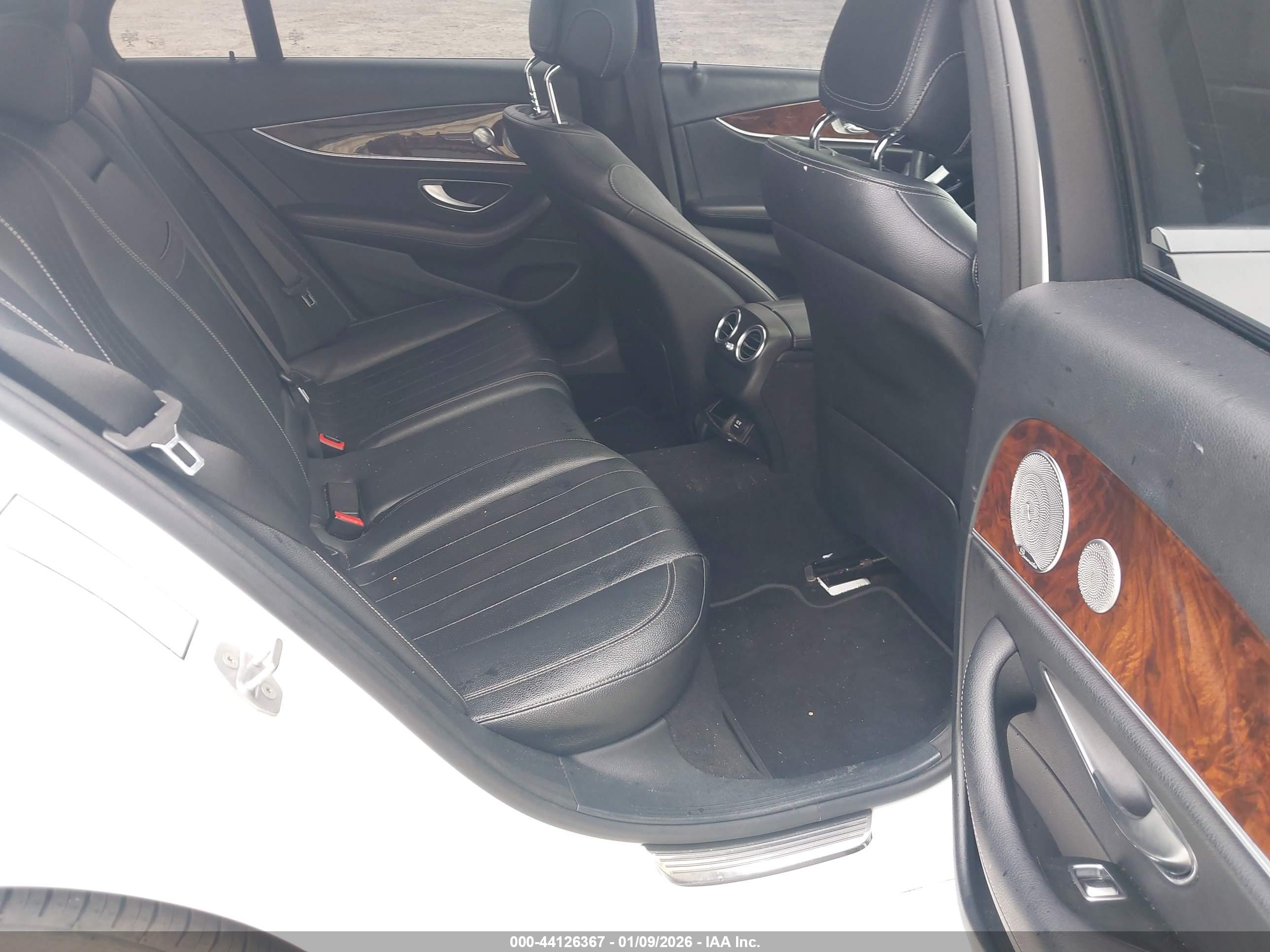 MERCEDES-BENZ E image 8
