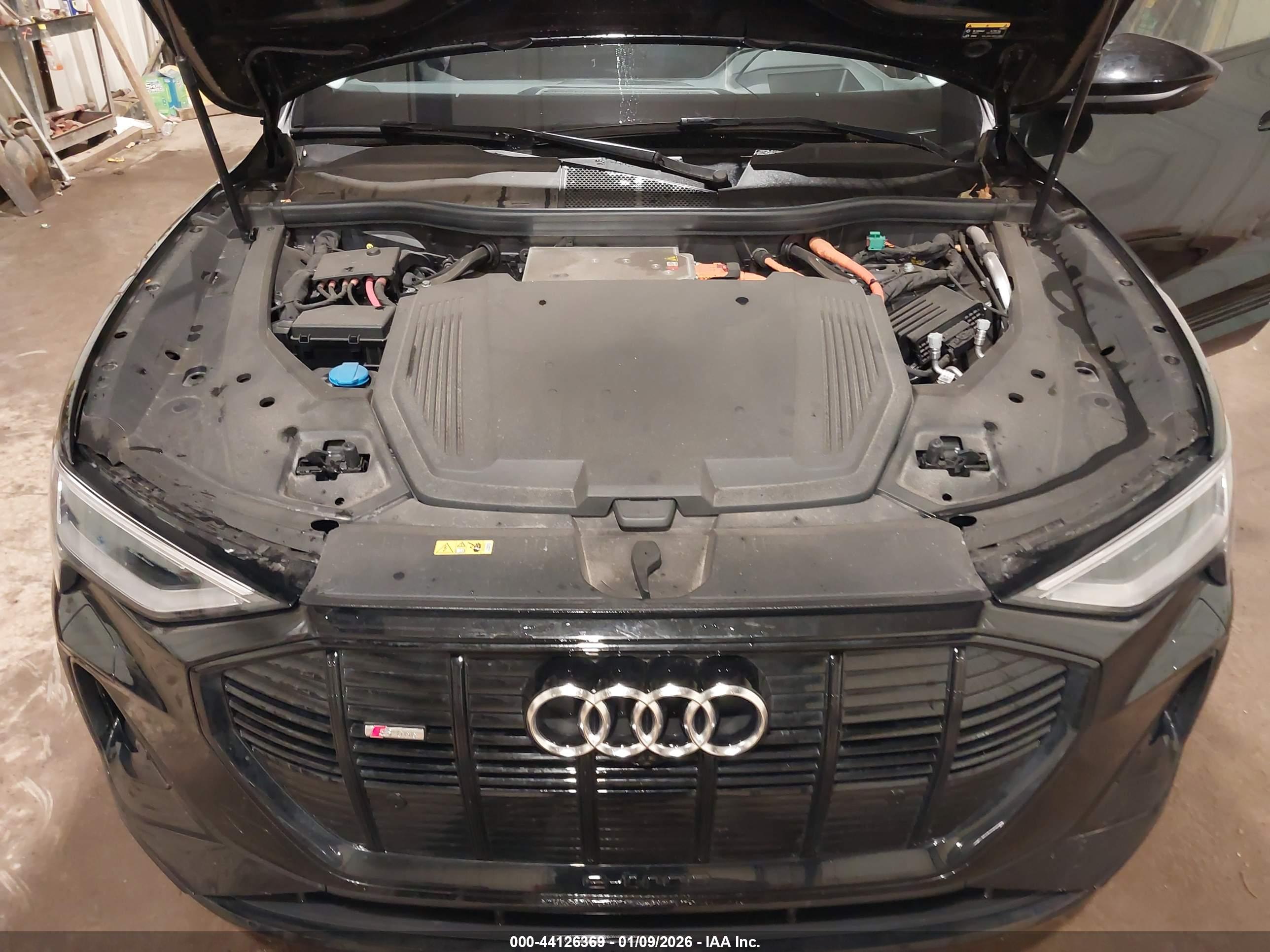 AUDI E-TRON image 10