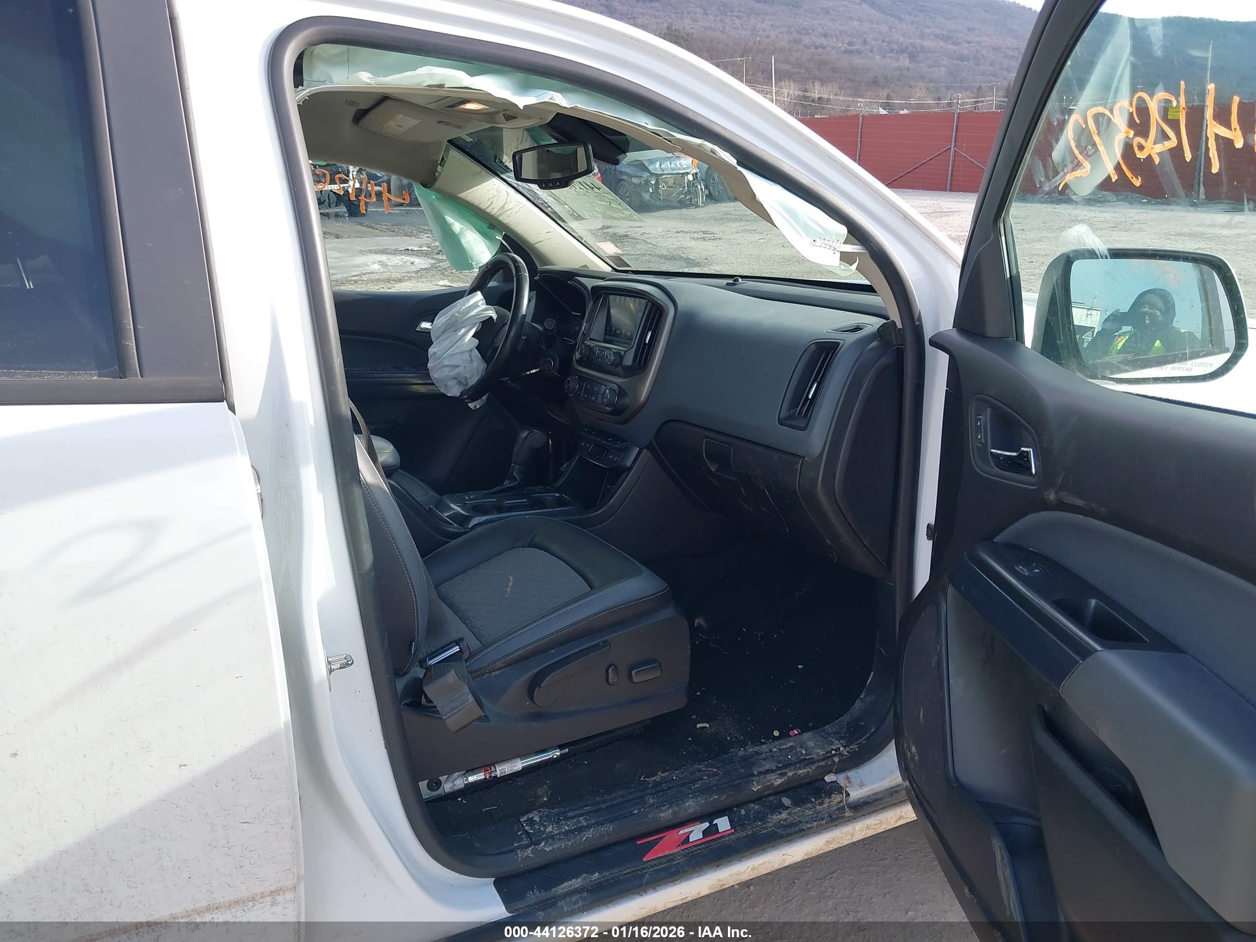 CHEVROLET COLORADO image 5