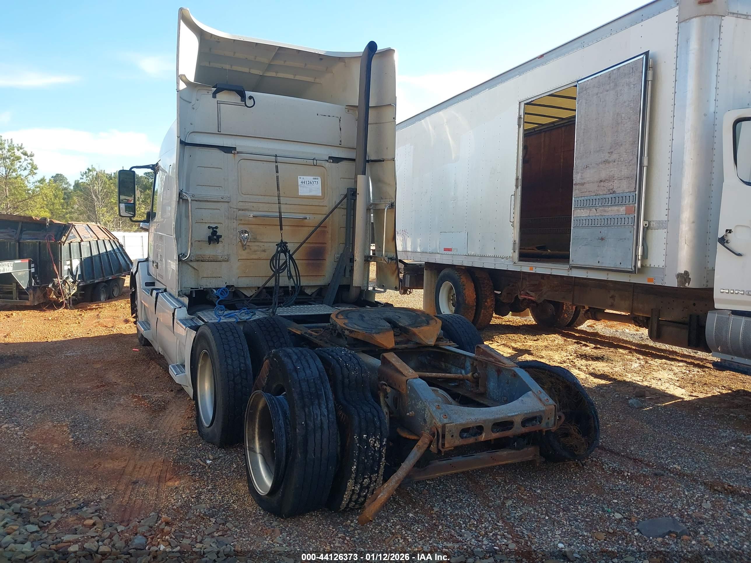 VOLVO VN image 3