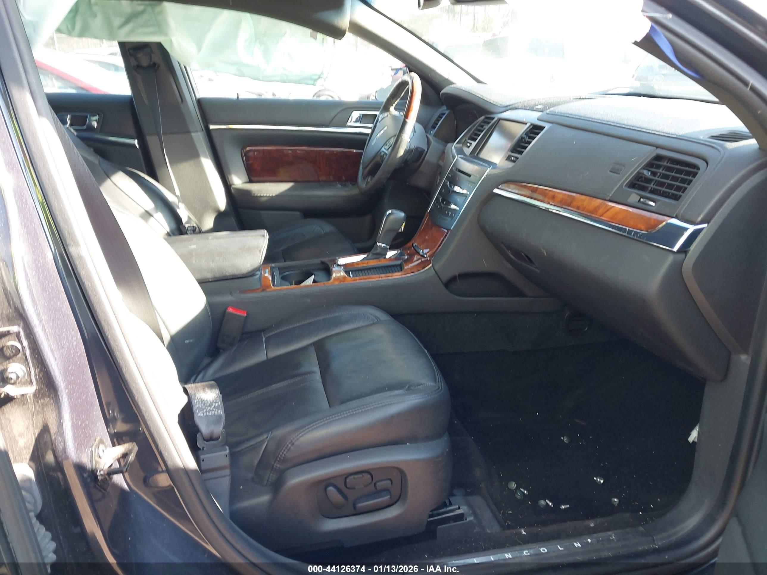 LINCOLN MKS image 5