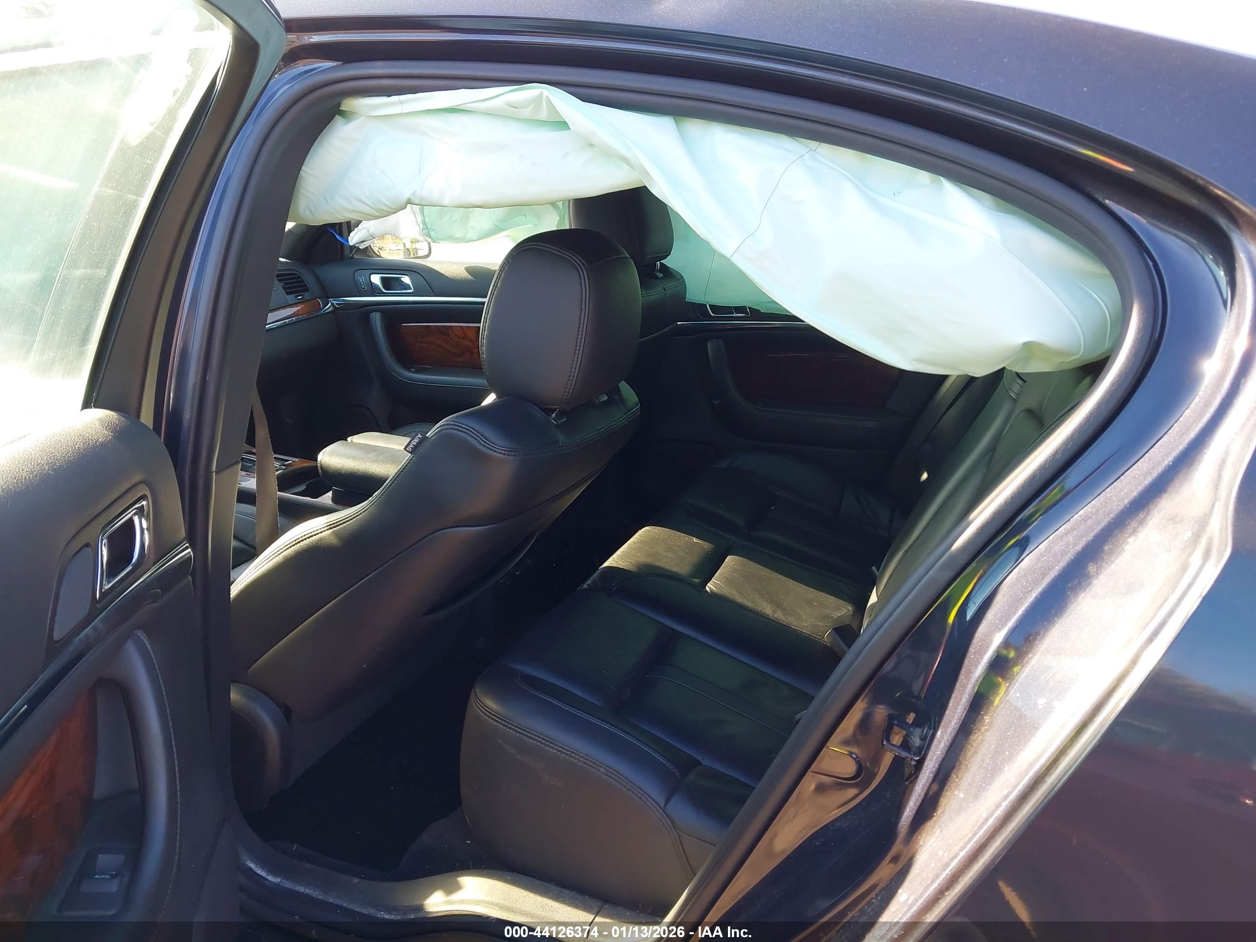 LINCOLN MKS image 8