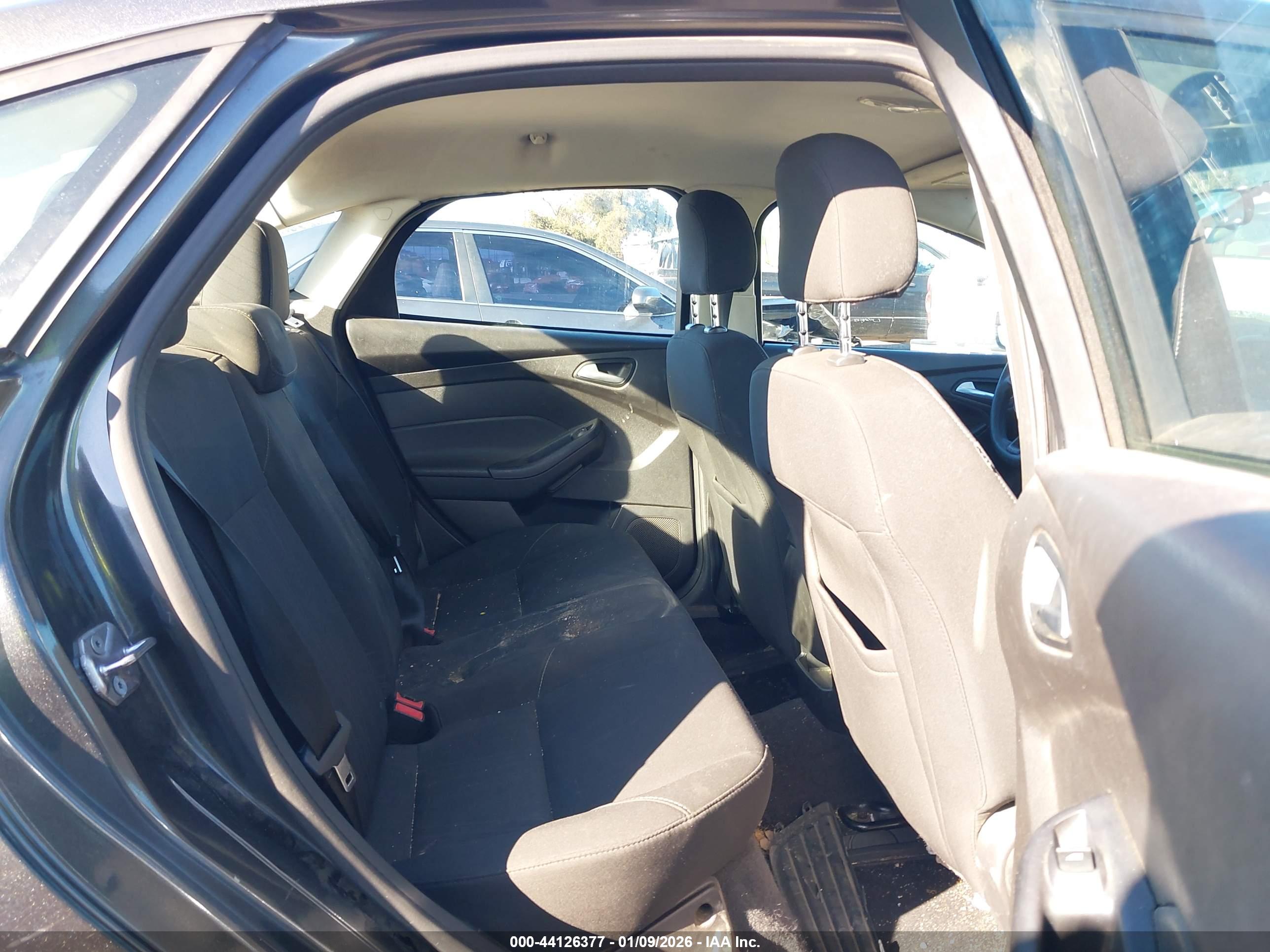FORD FOCUS image 8
