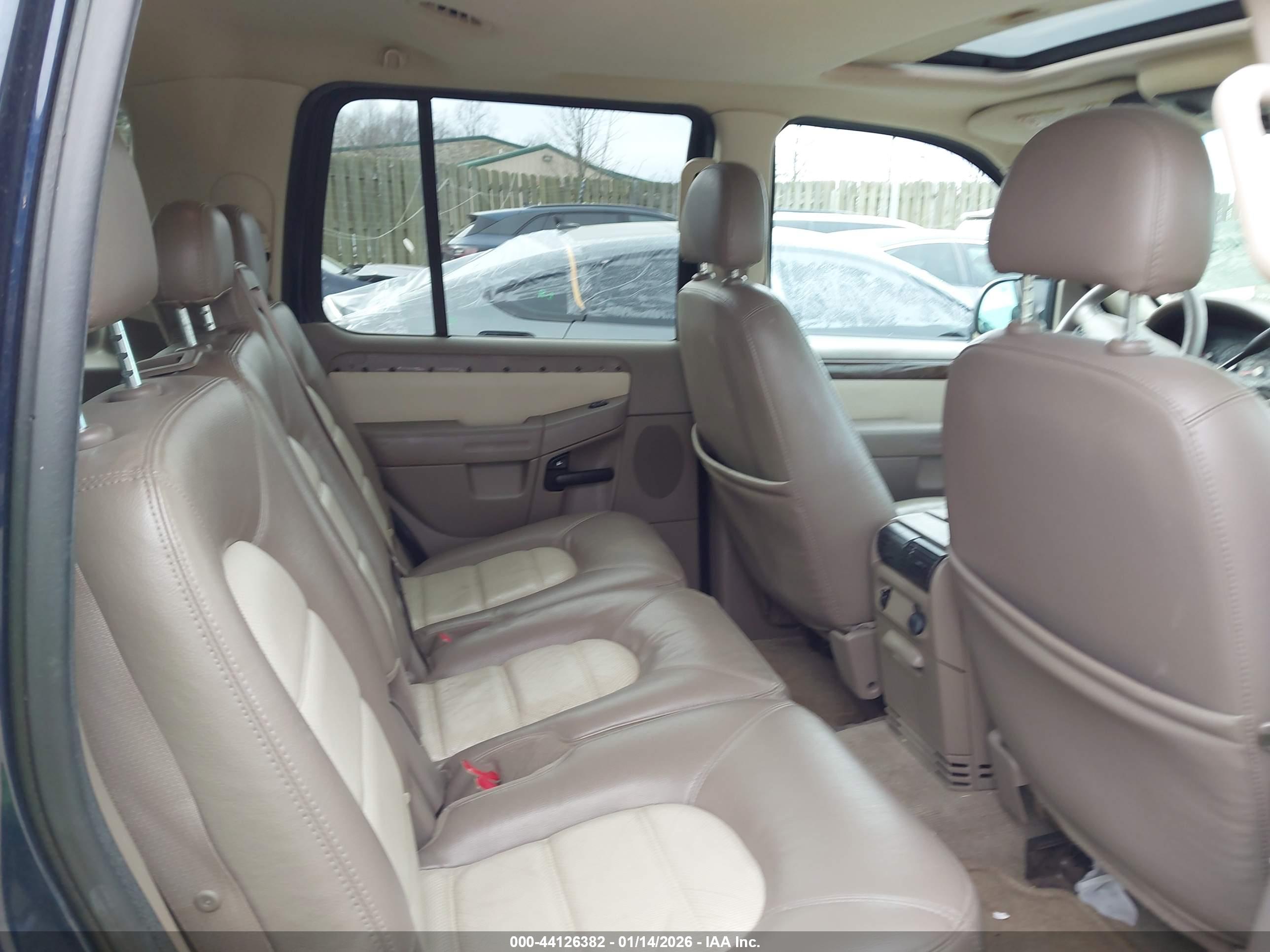 FORD EXPLORER image 8