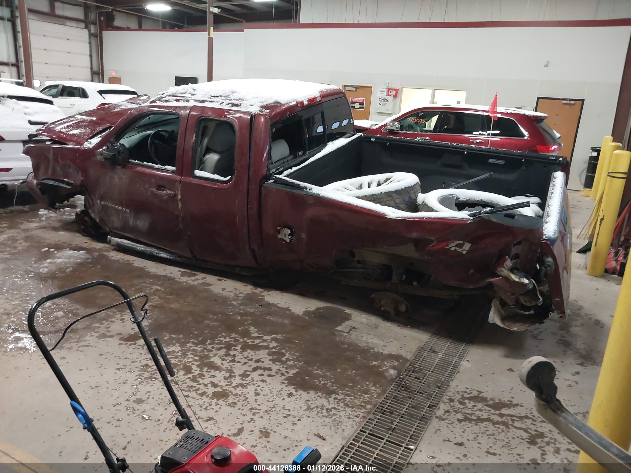 CHEVROLET SILVERADO image 3
