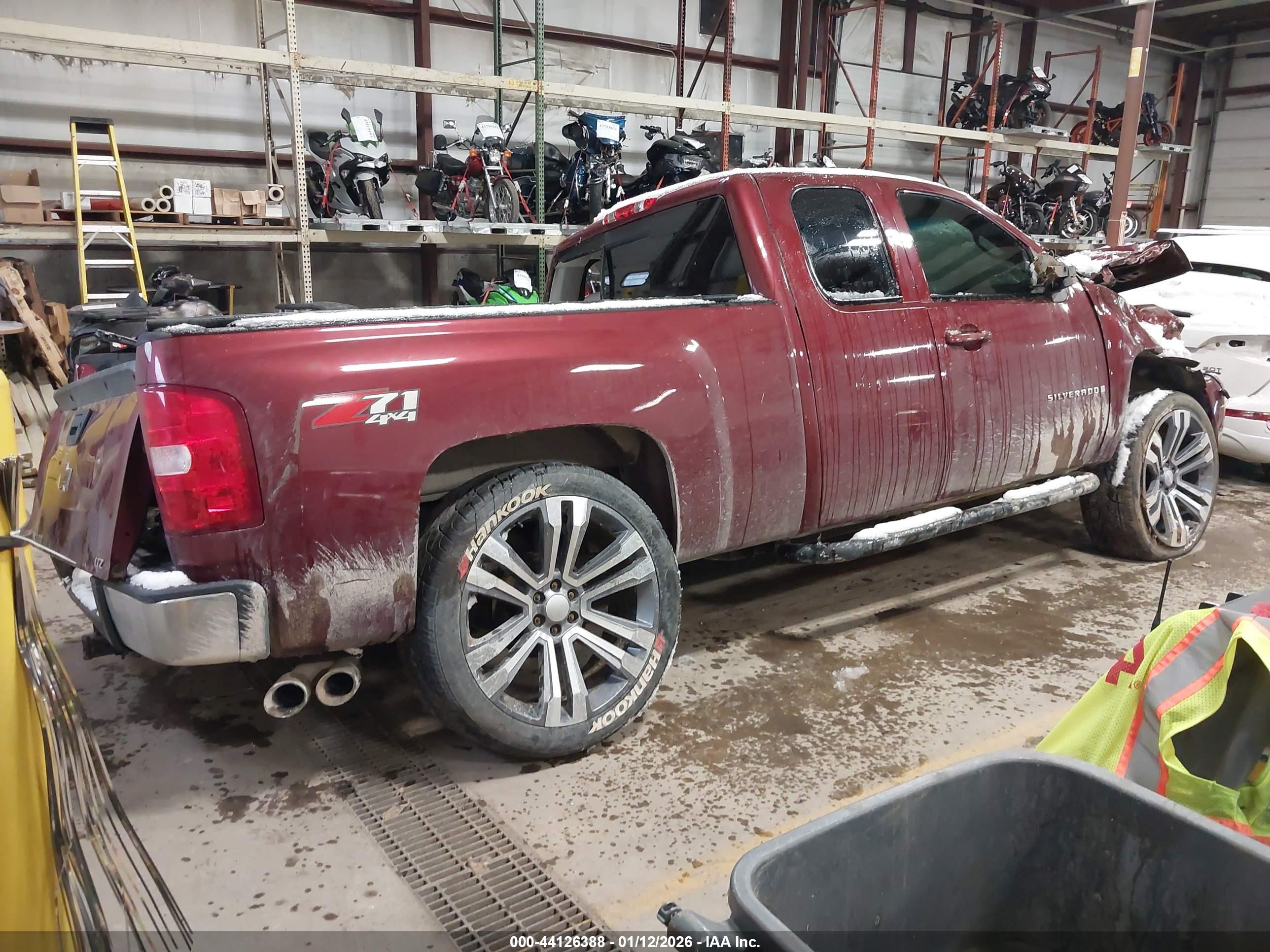 CHEVROLET SILVERADO image 4