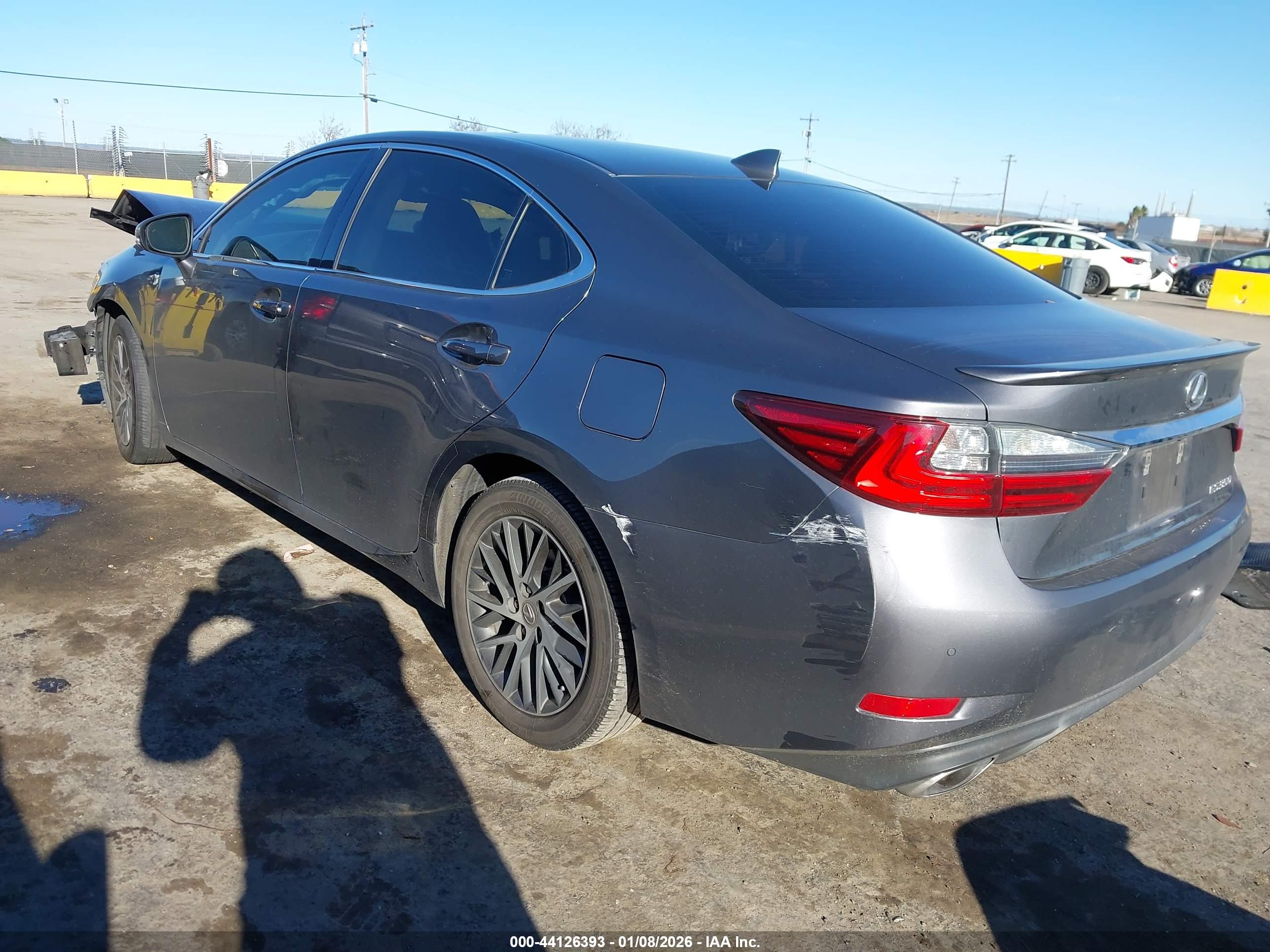 LEXUS ES image 3