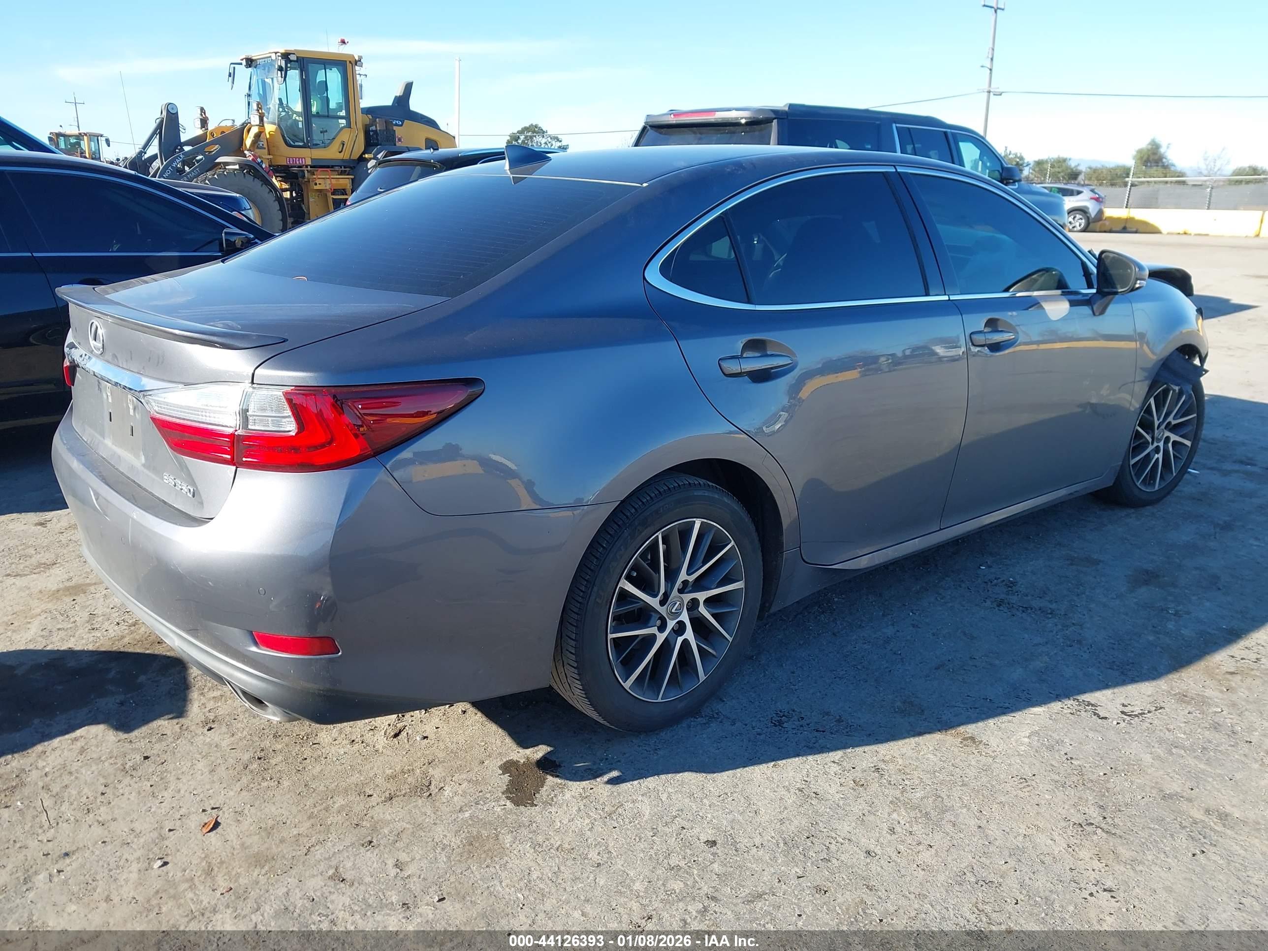 LEXUS ES image 4