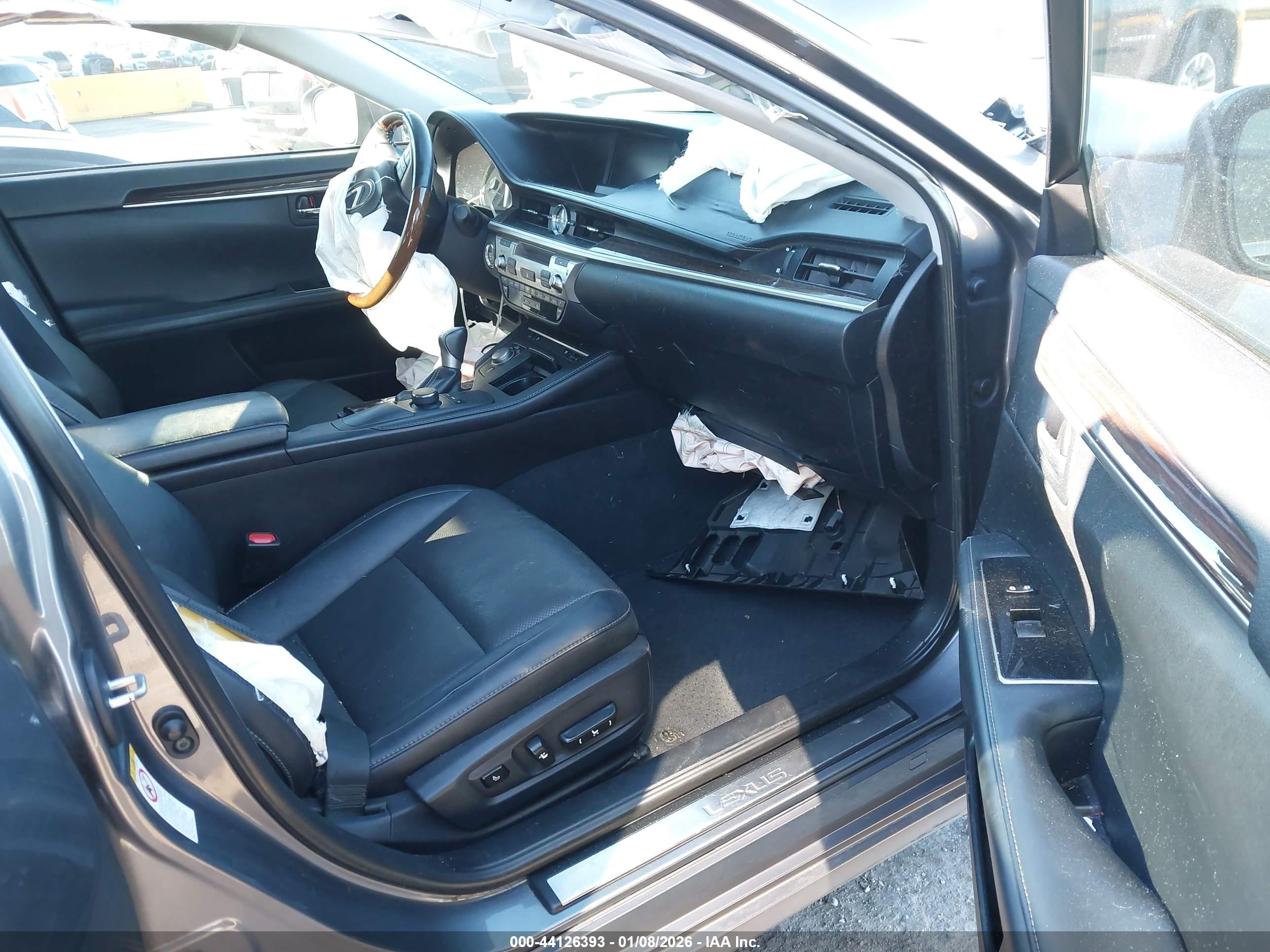 LEXUS ES image 5