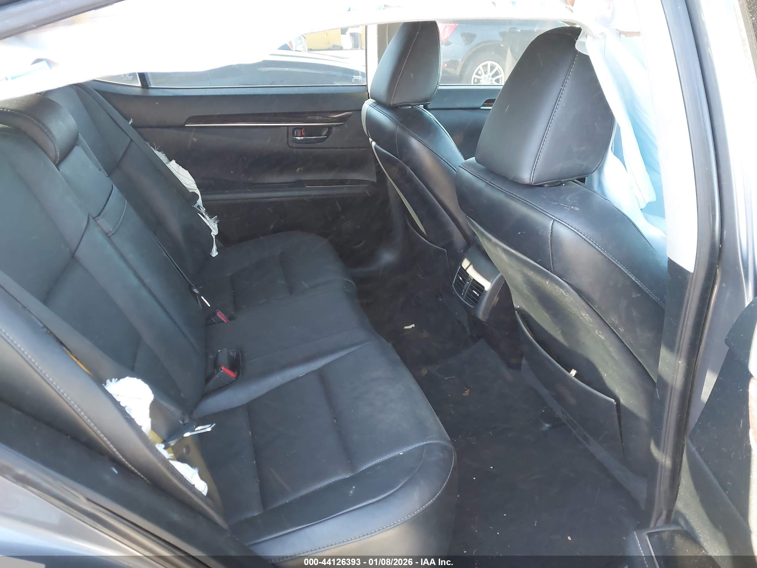 LEXUS ES image 8