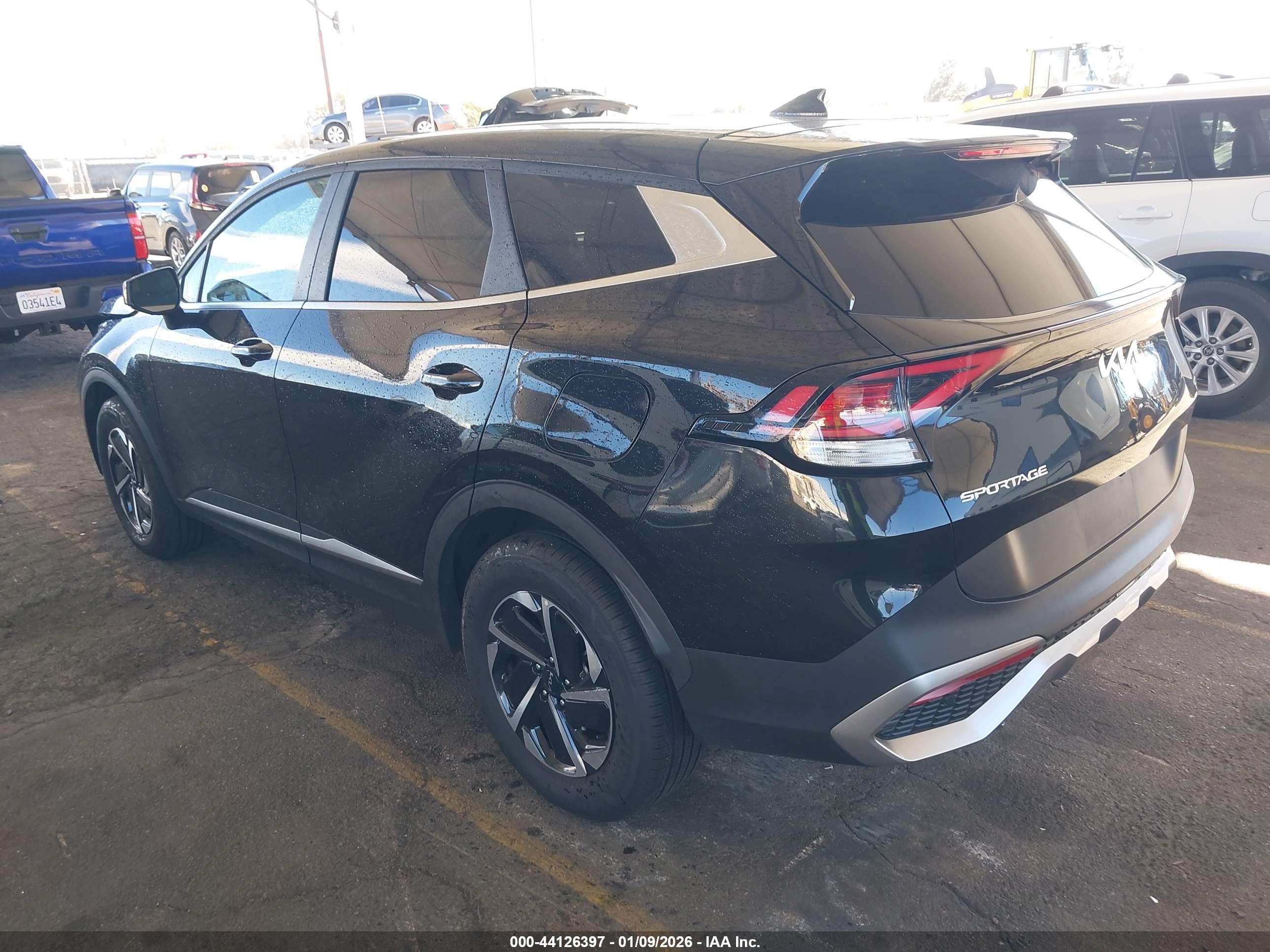 KIA SPORTAGE image 3