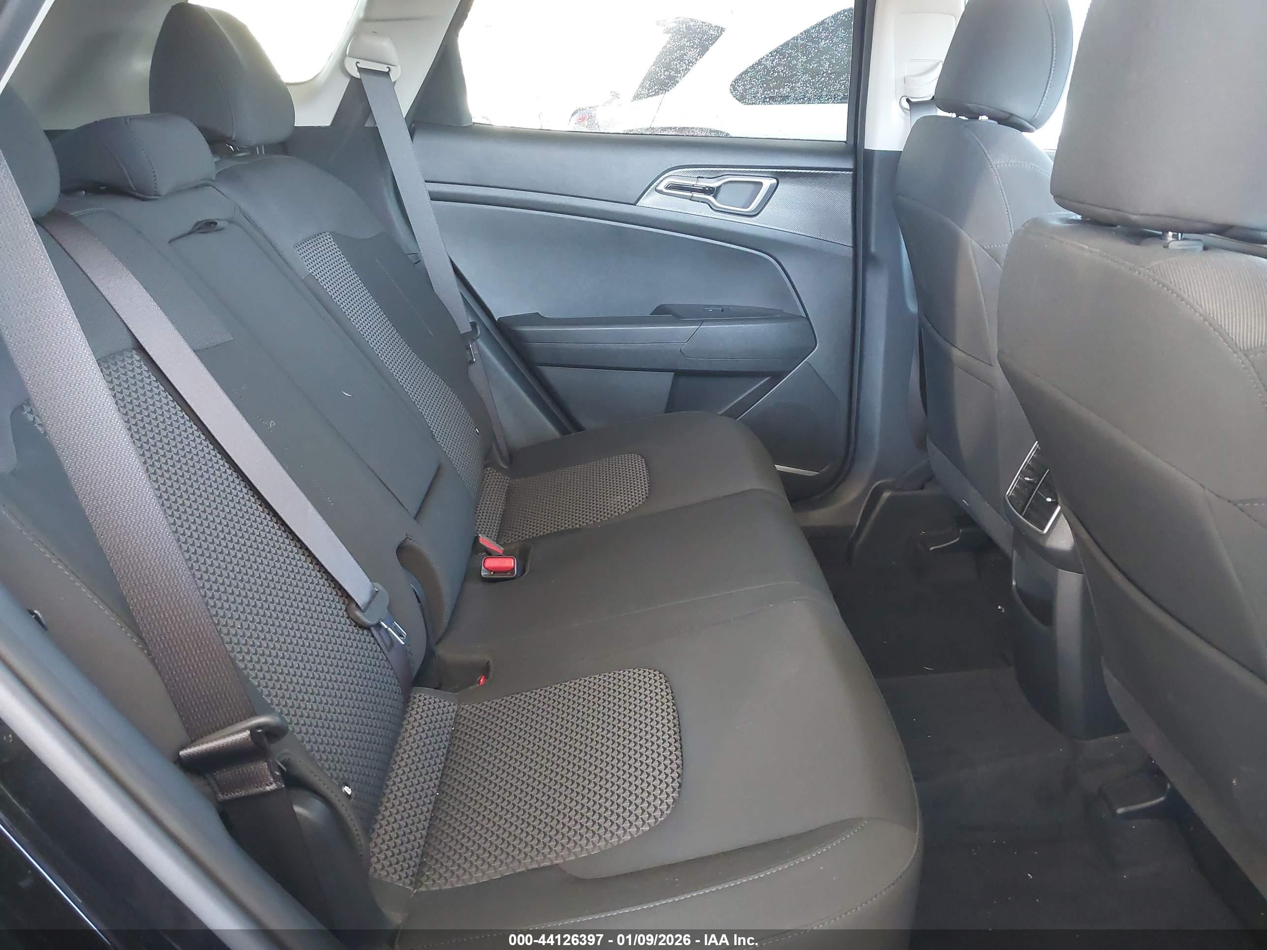 KIA SPORTAGE image 8