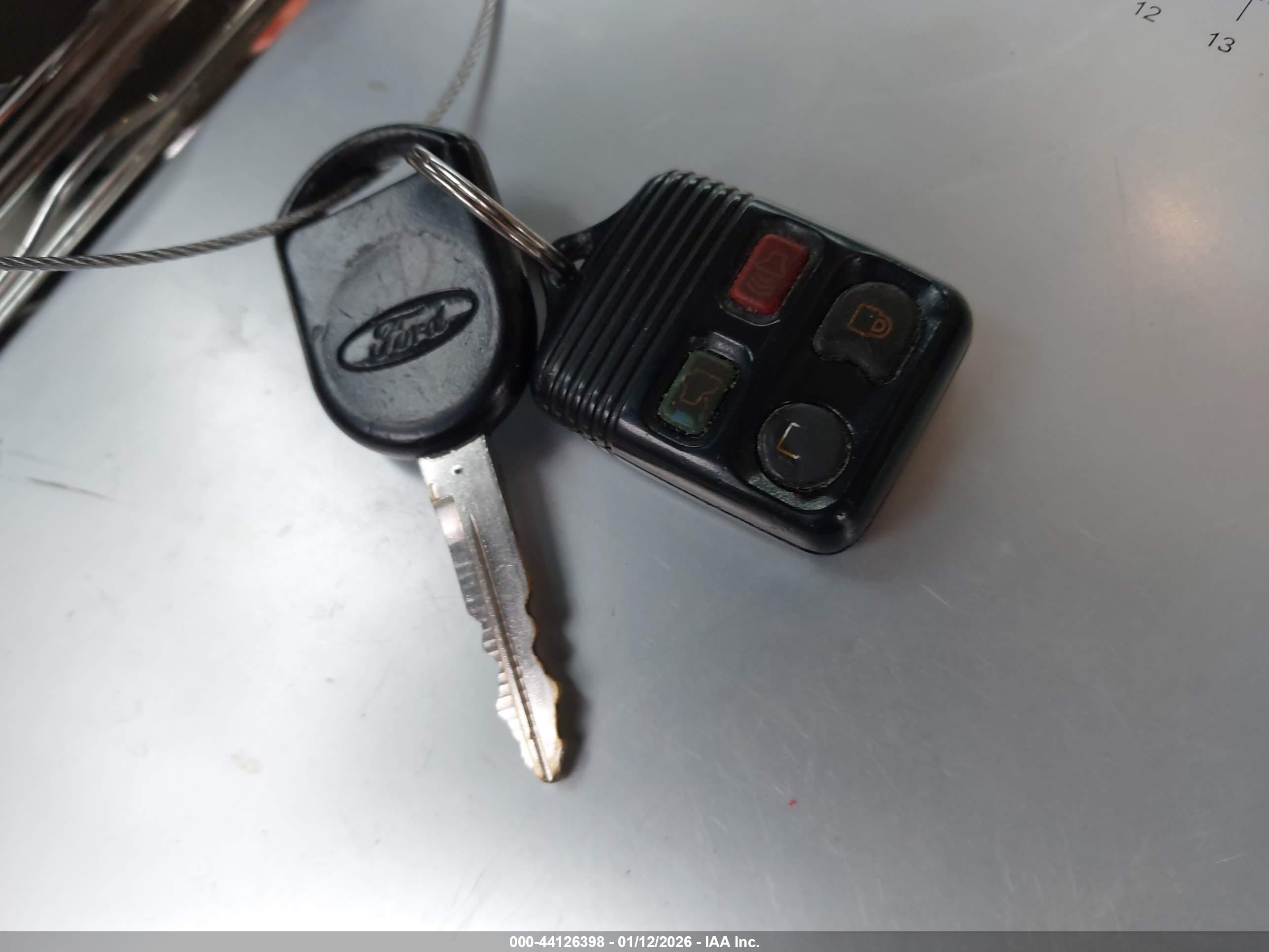FORD TAURUS image 11