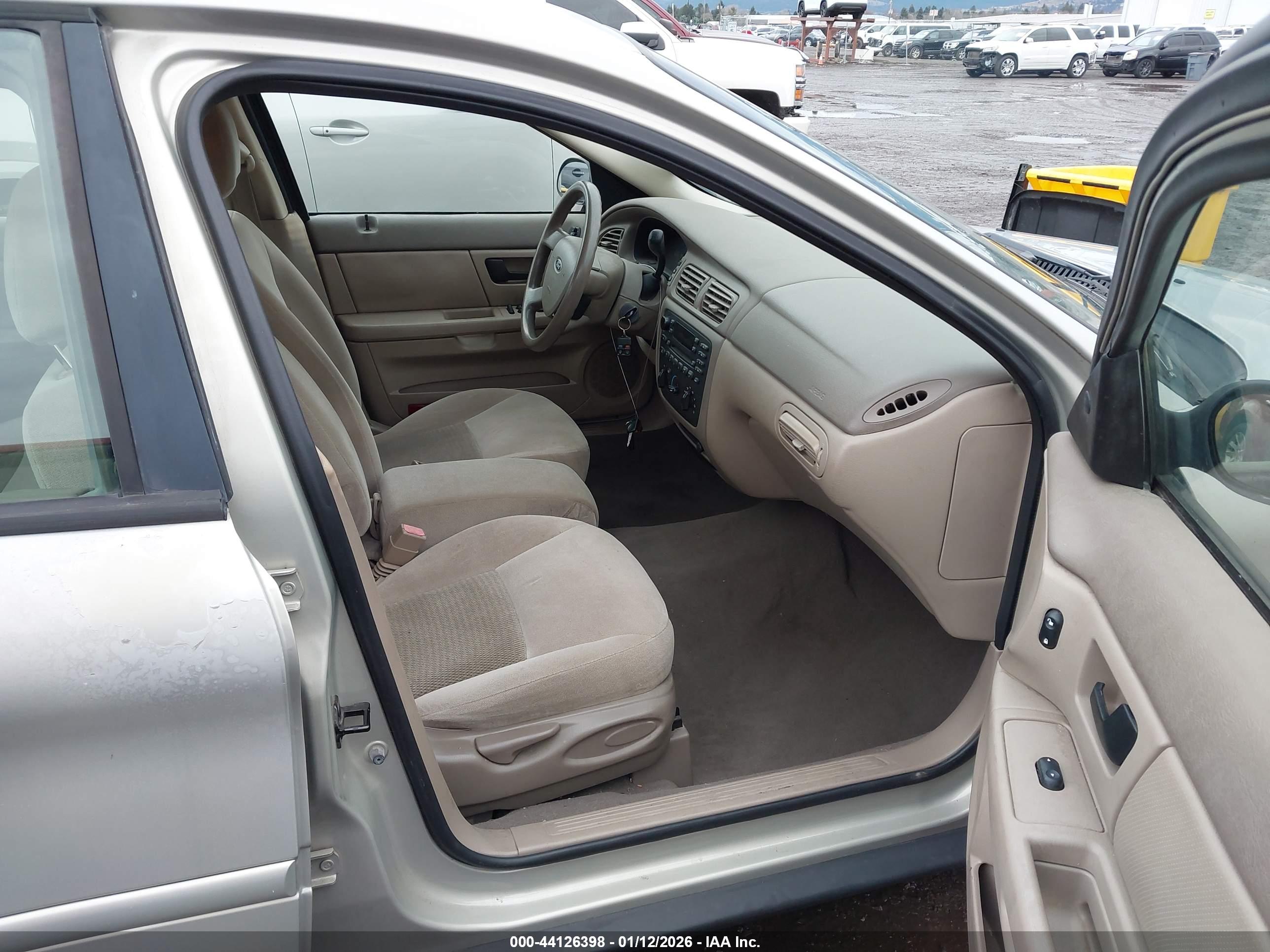 FORD TAURUS image 5