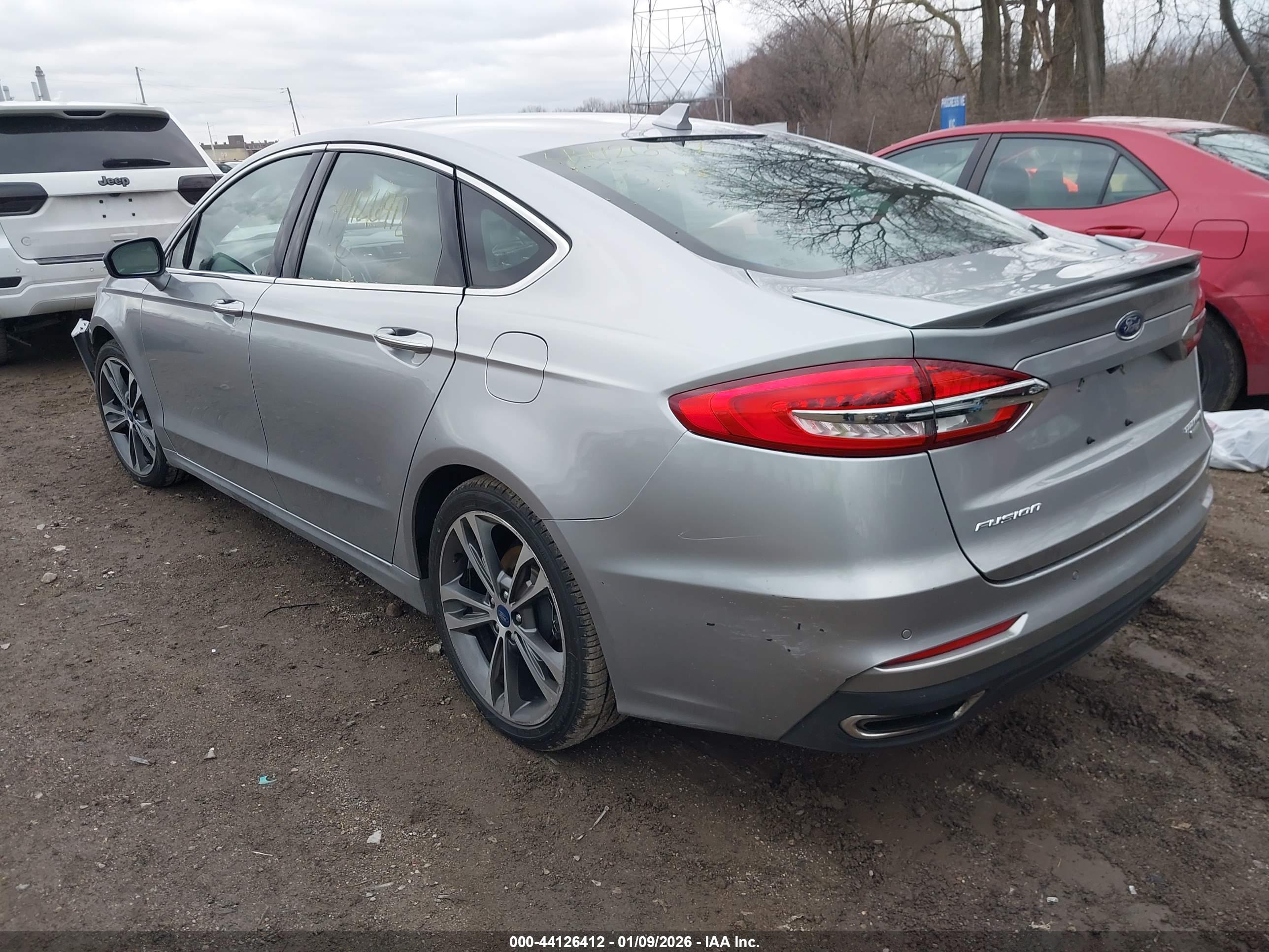 FORD FUSION image 3