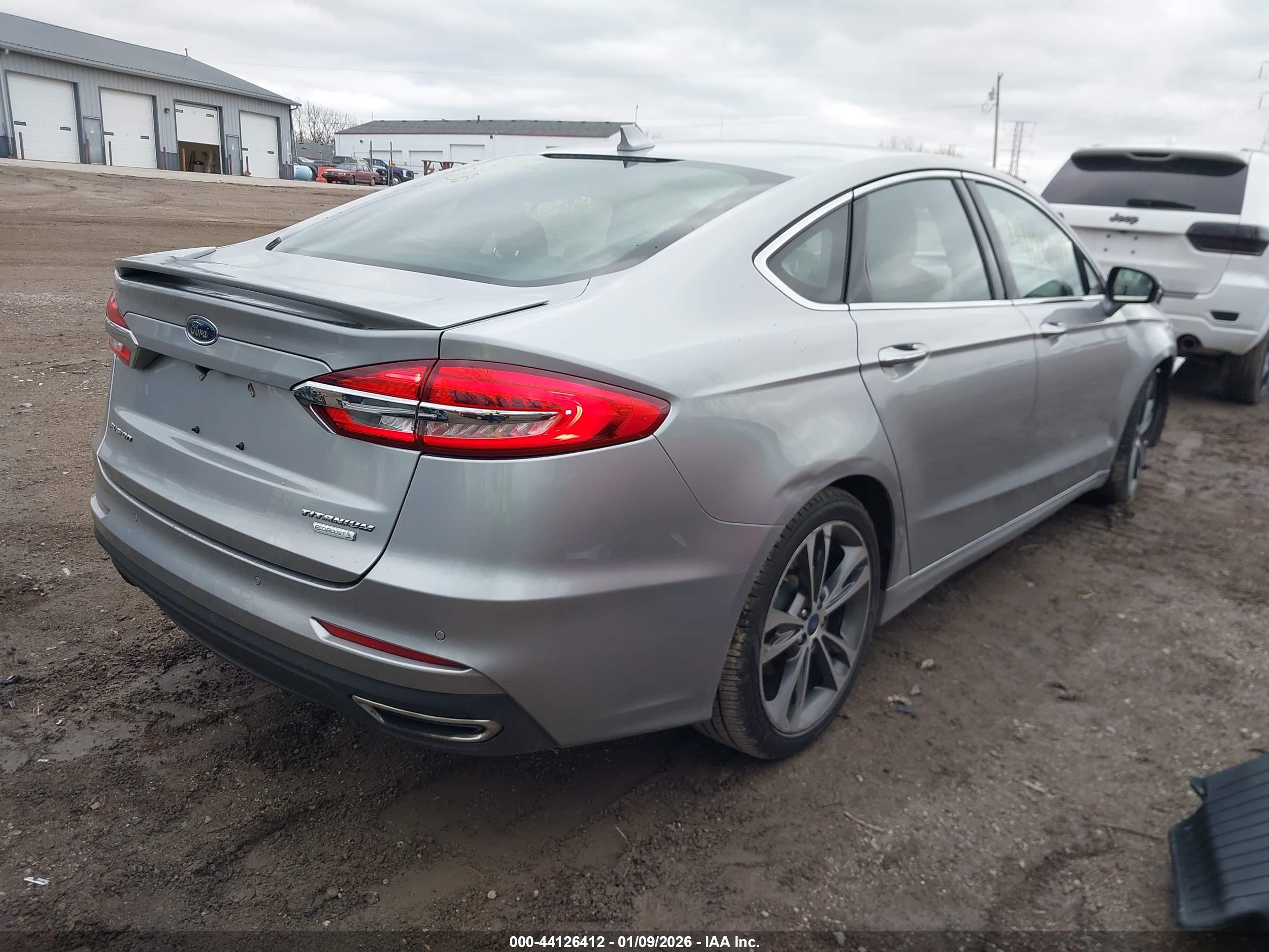 FORD FUSION image 4