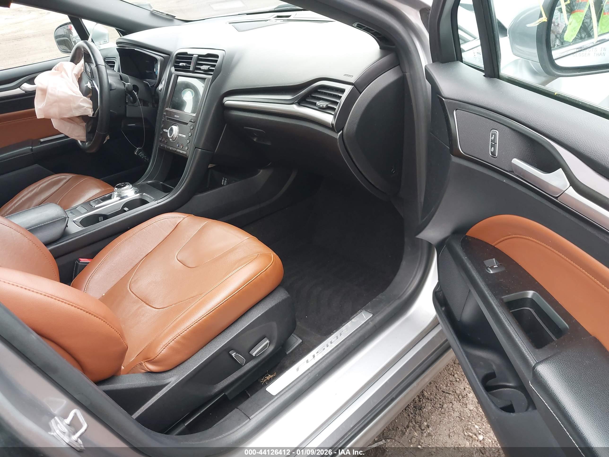 FORD FUSION image 5