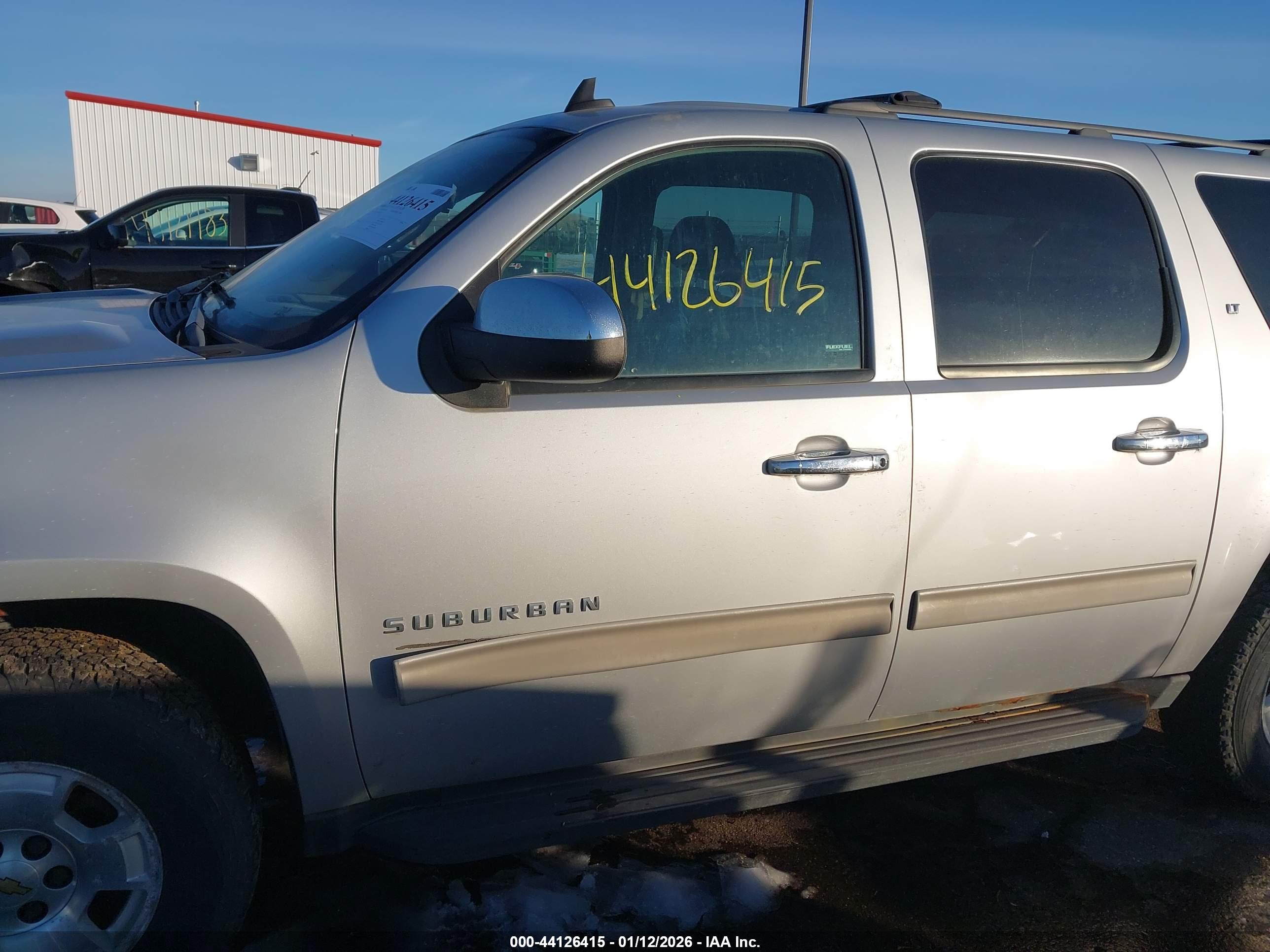 CHEVROLET SUBURBAN image 6